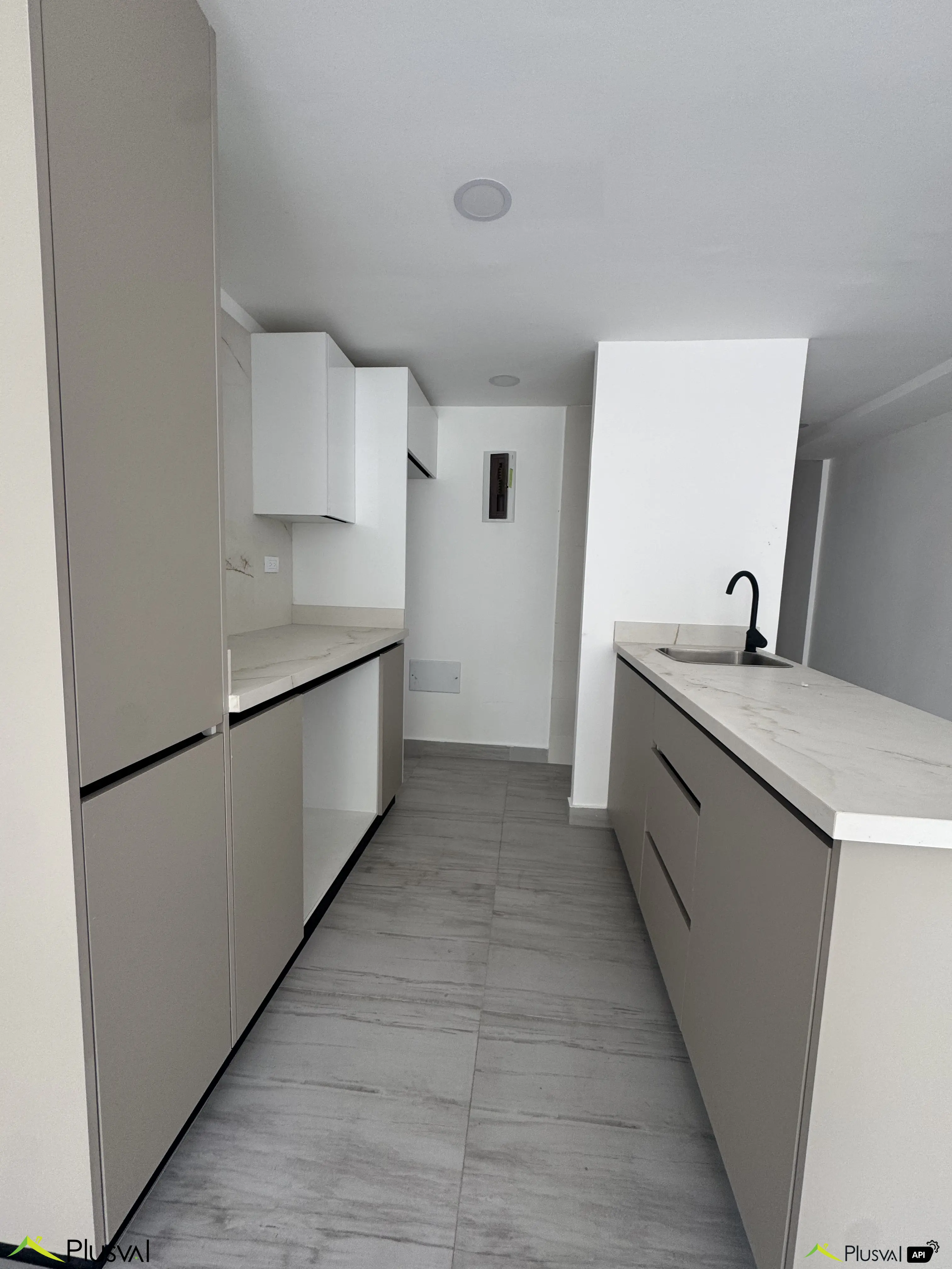 Venta de apartamento  de 3 habitaciones y estudio en Evaristo Morales 451371