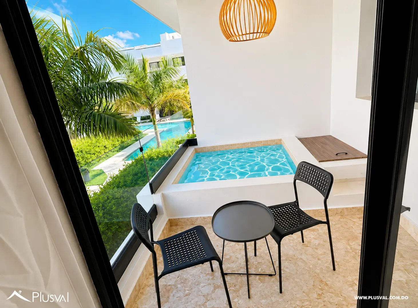 Apartamento con vista a la piscina residencial cerrado a mints de la playa. ONA Residences Whitesands 520168