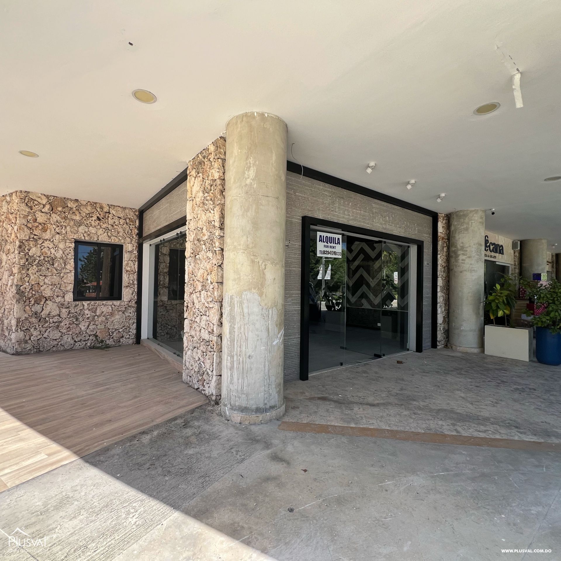 Local comercial en primer nivel Ave Barcelo Punta Cana 401410