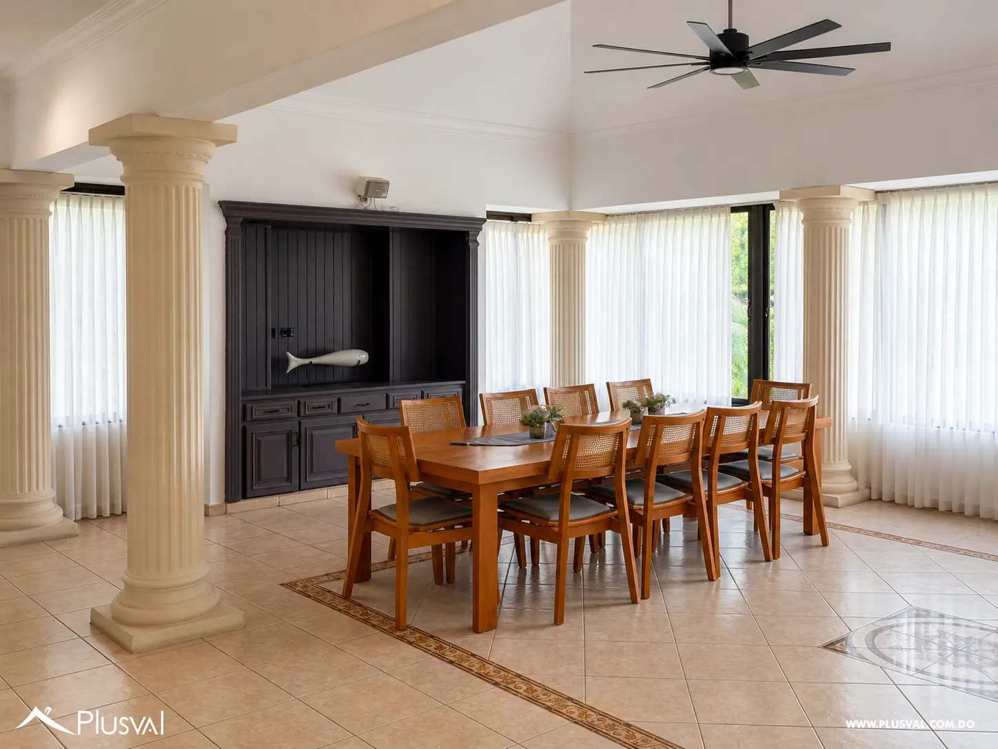 Villa Amueblada en Venta con Jacuzzi y Vista al Campo de Golf en Metro Country Club 504775