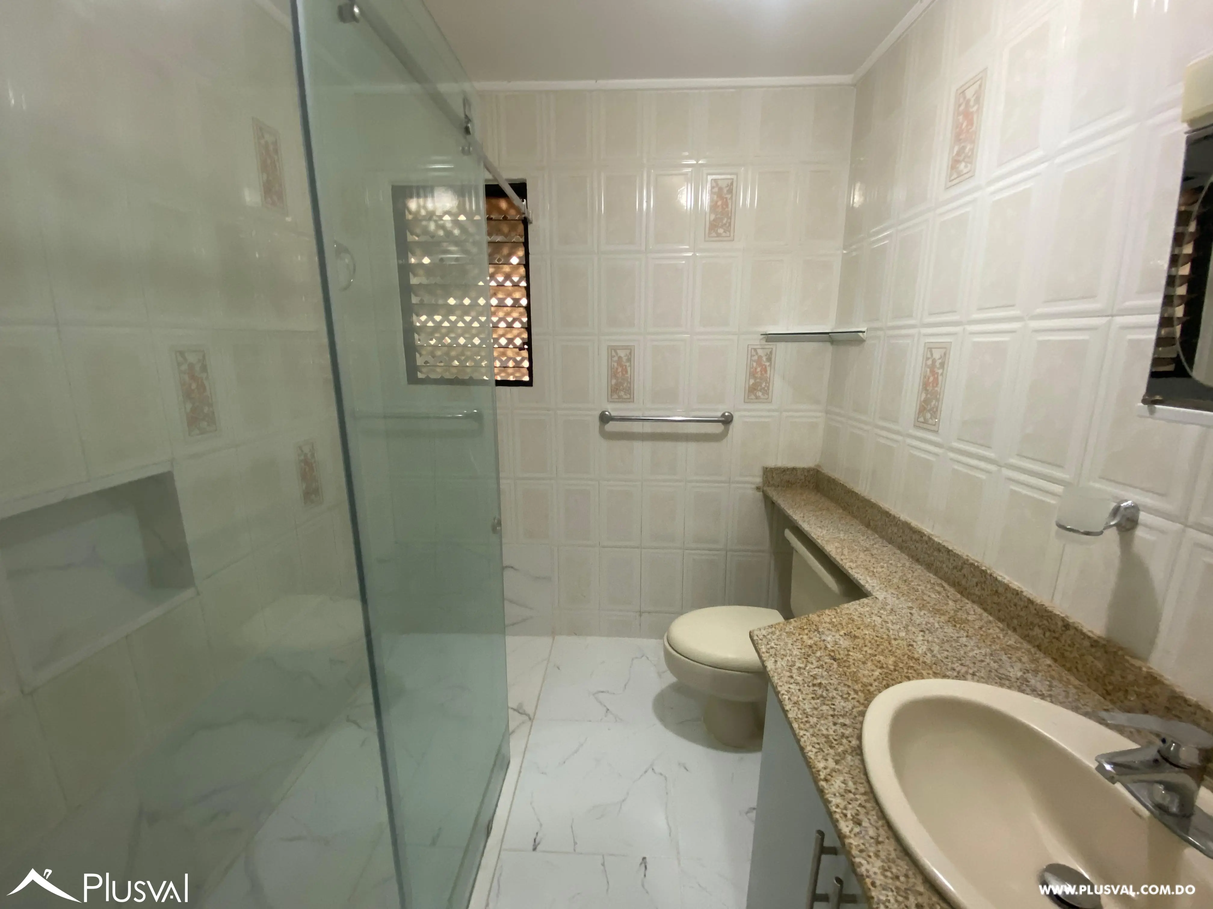 Amplia Casa en Venta ubicada en Los Cerros de Gurabo 464204
