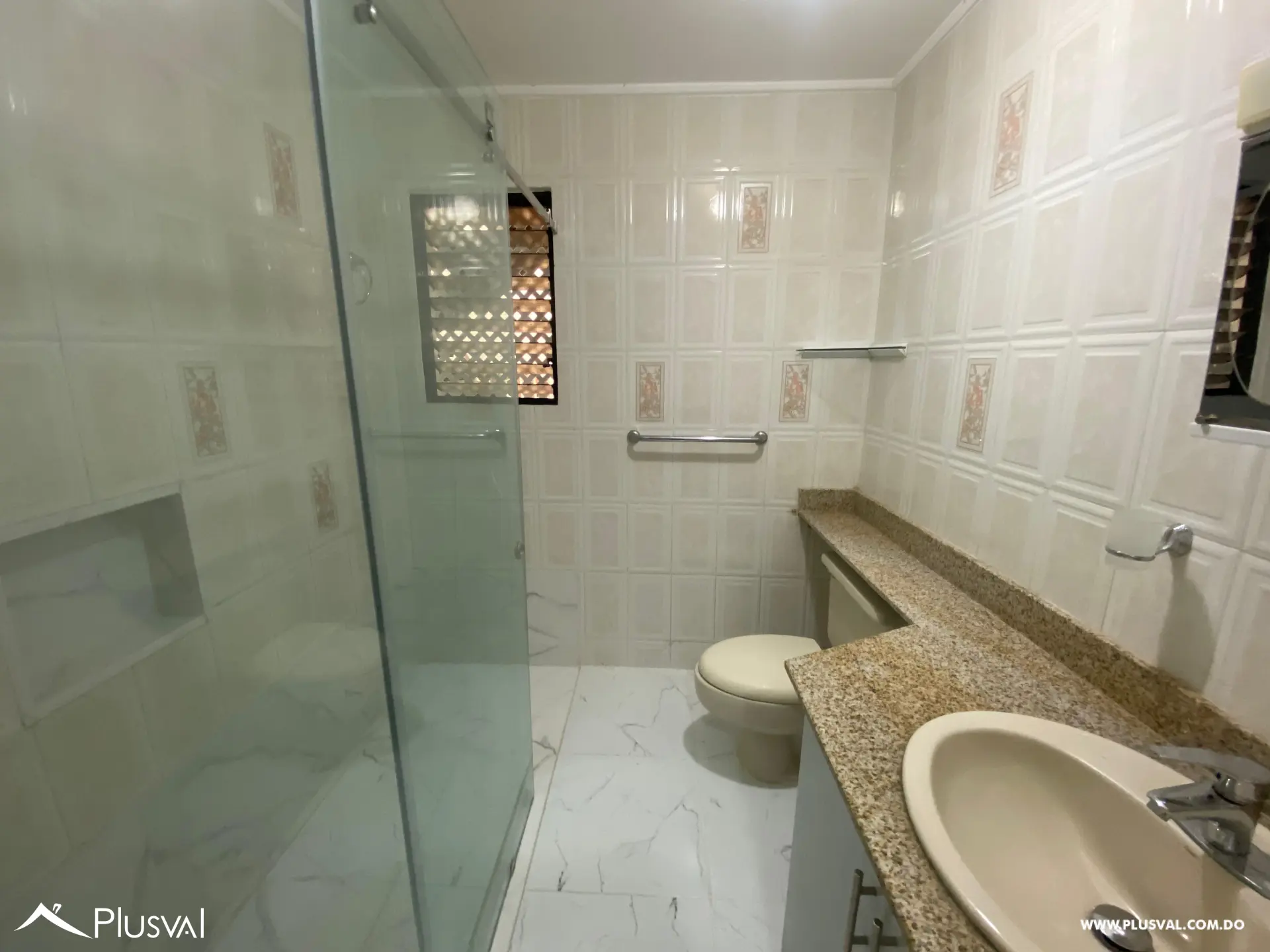Amplia Casa en Venta ubicada en Los Cerros de Gurabo 464204