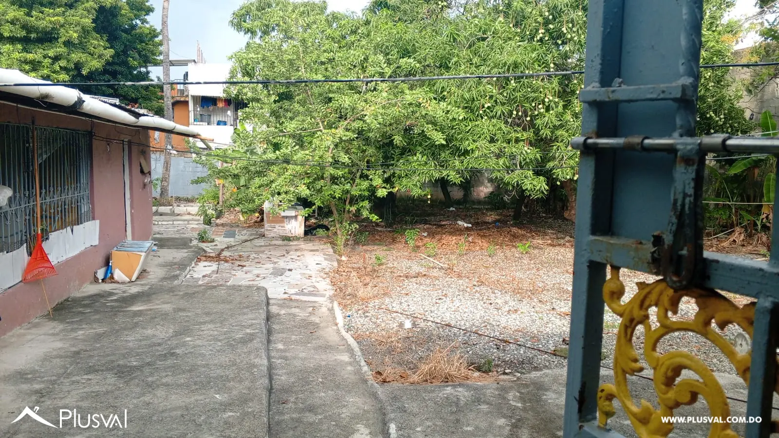 Casa con amplio terreno en Sol de Luz, ideal para uso comercial o desarrollo 499325