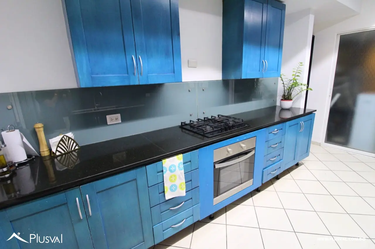 Apartamento en Alquiler de 3 habitaciones en Evaristo Morales 516740