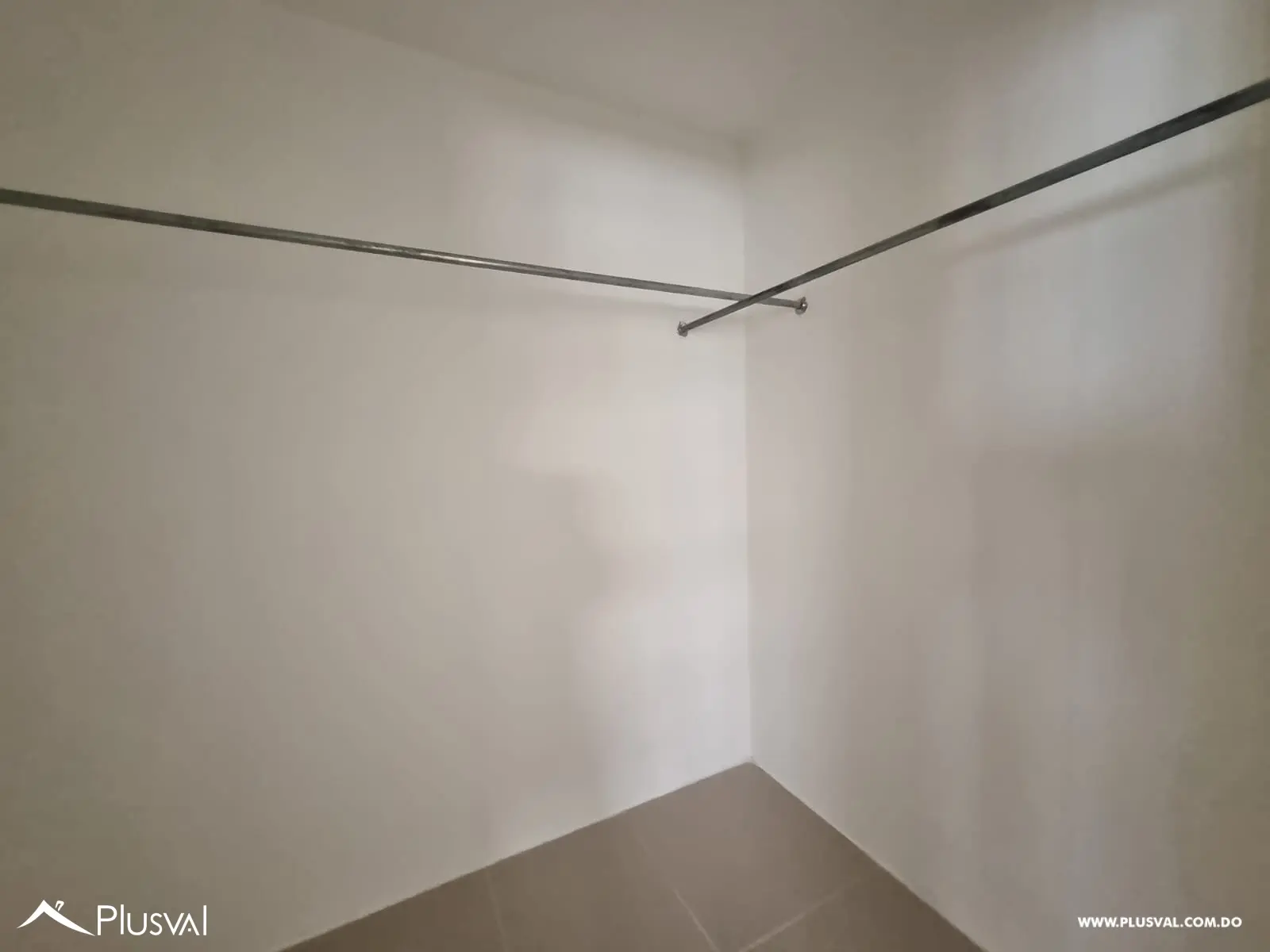 Apartamentos en alquiler cerca de la Av. República de Colombia 452101