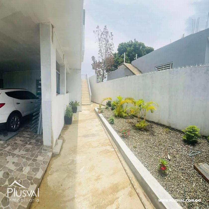 Casa familiar de 3 niveles con piscina en San Francisco de Macorís 436169
