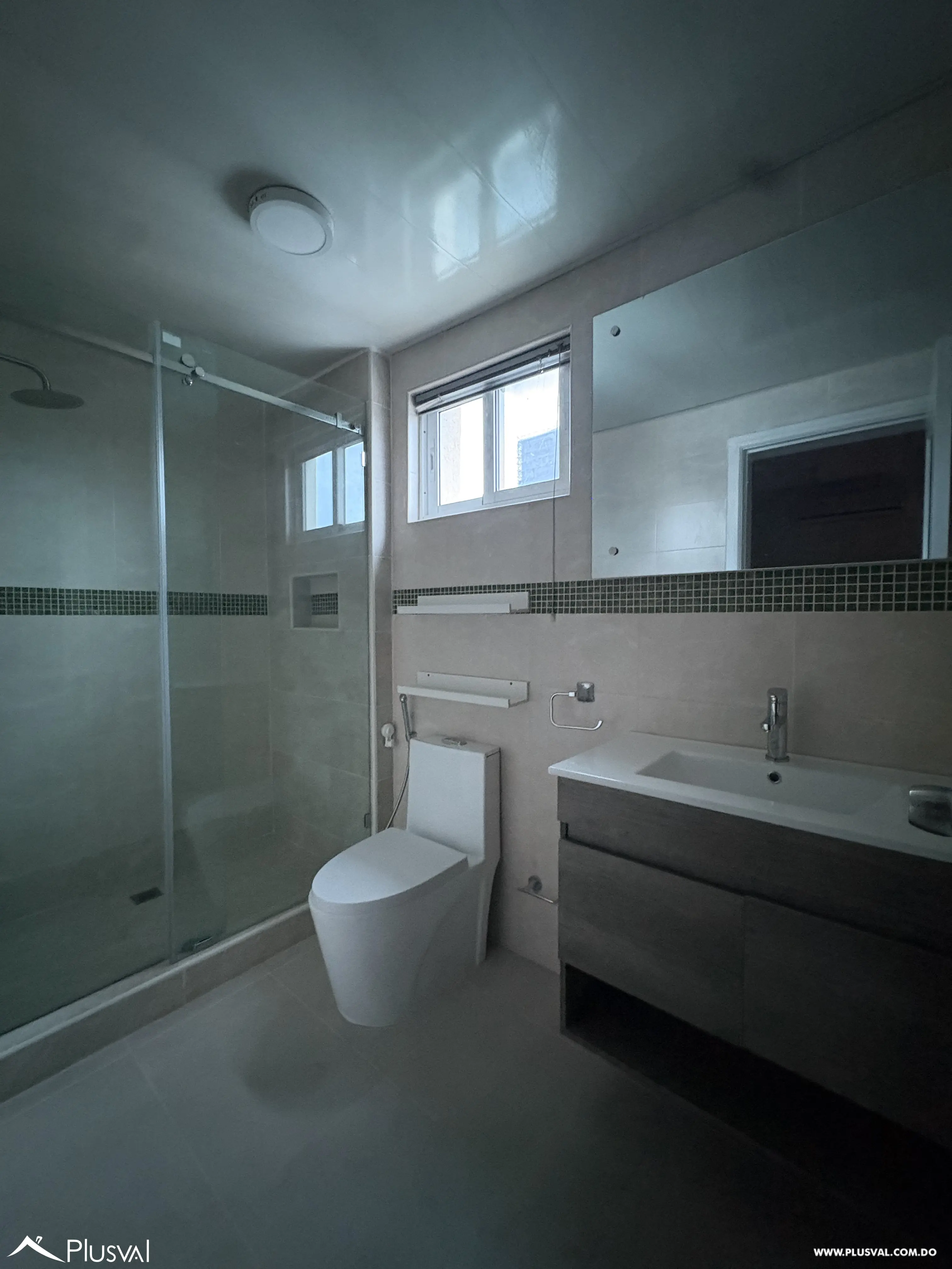 Apartamento en alquiler en el centro de Naco super amplio y piso alto 535139