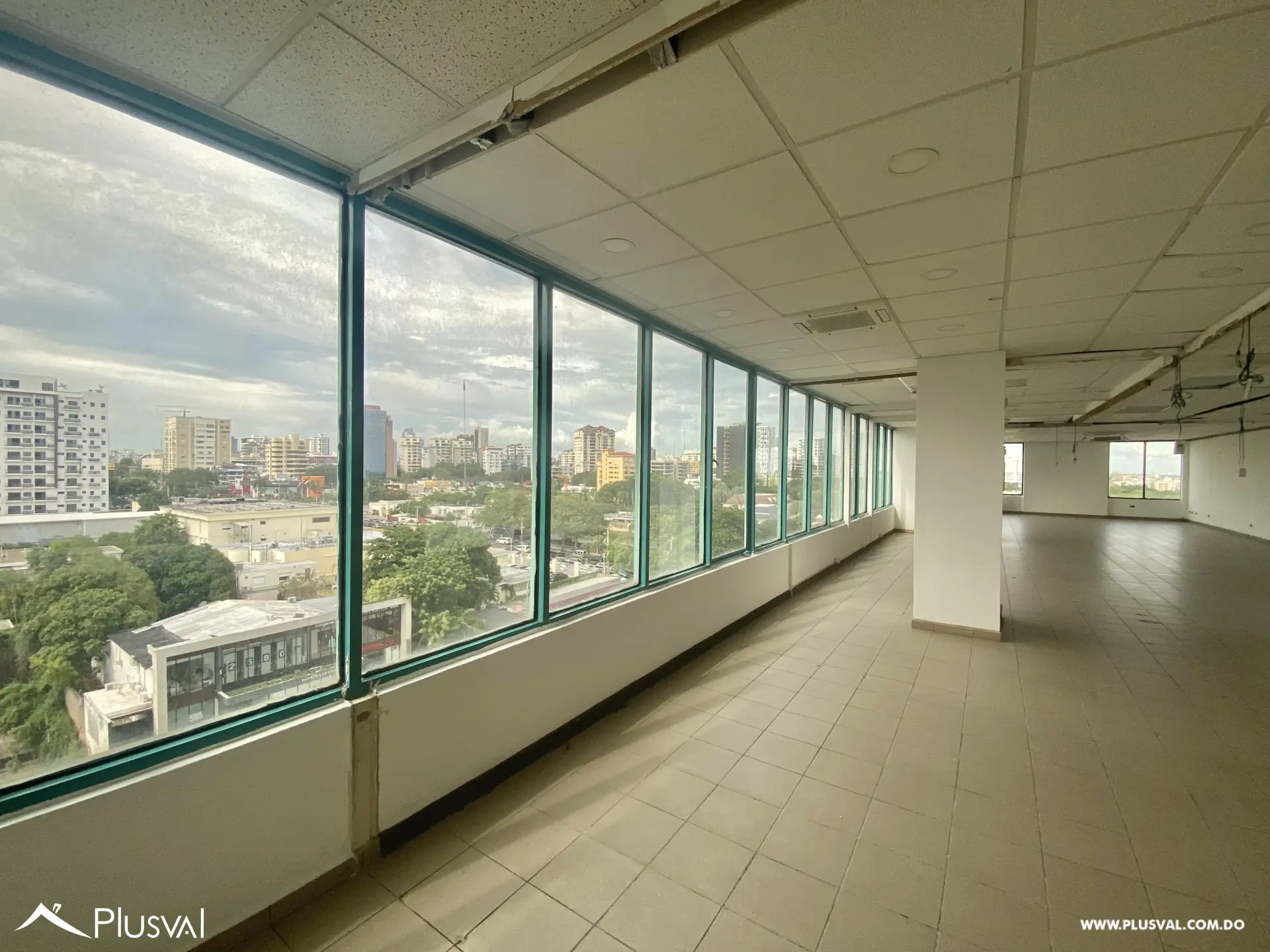 Alquilo Excelente Local Comercial con Vista Panorámica en La Julia 463383