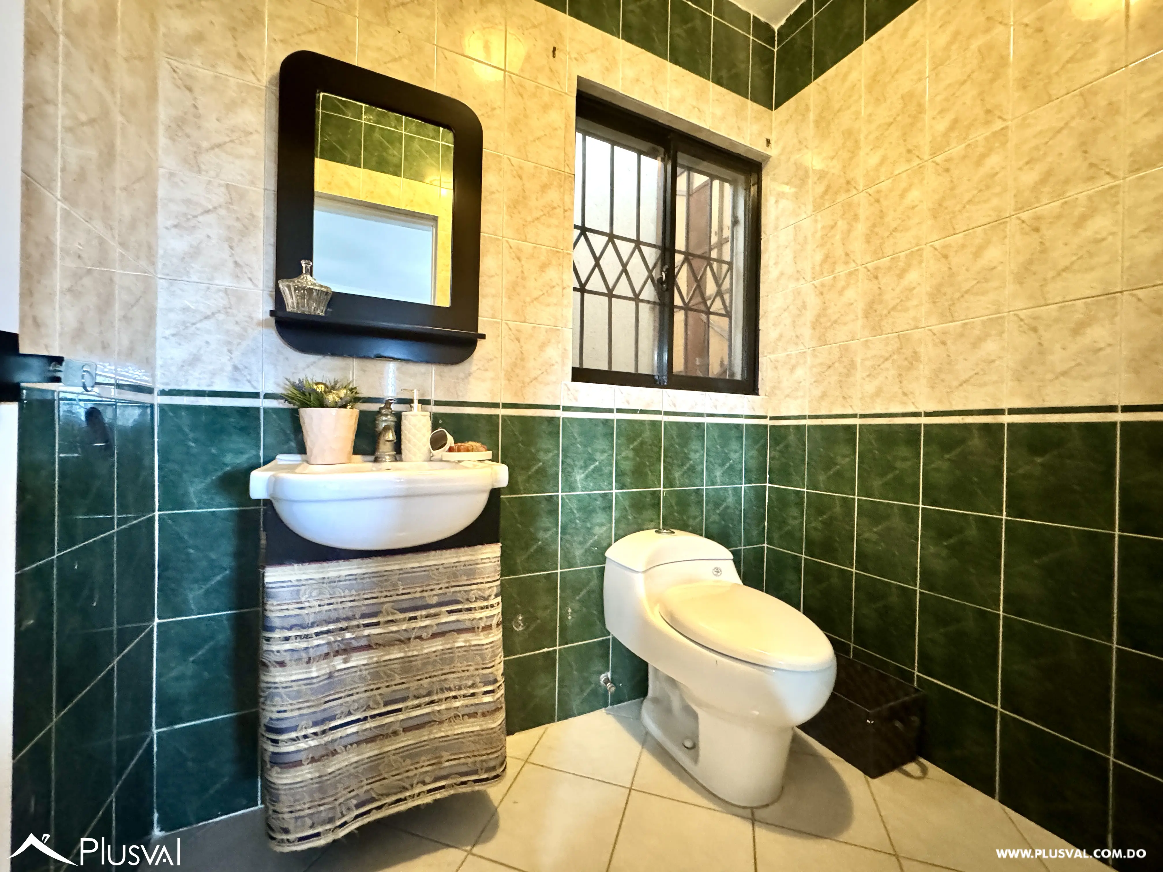 Amplio apartamento clásico en venta en tranquila calle de Gazcue 470421