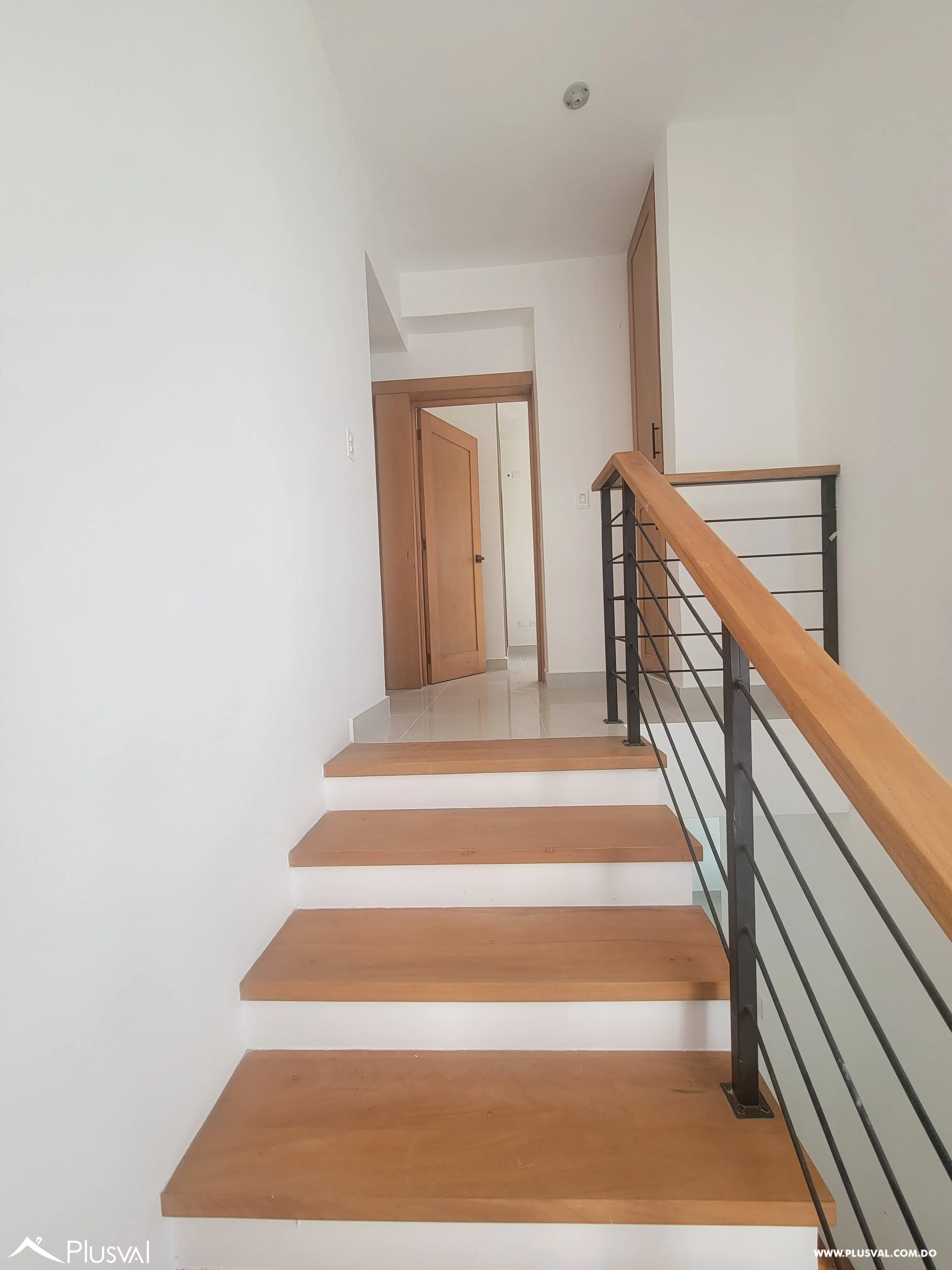 AMPLIA VILLA DE 3 HABITACIONES CON PISCINA Y PATIO EN SECTOR DEL DOWTOWN PUNTA CANA 499569