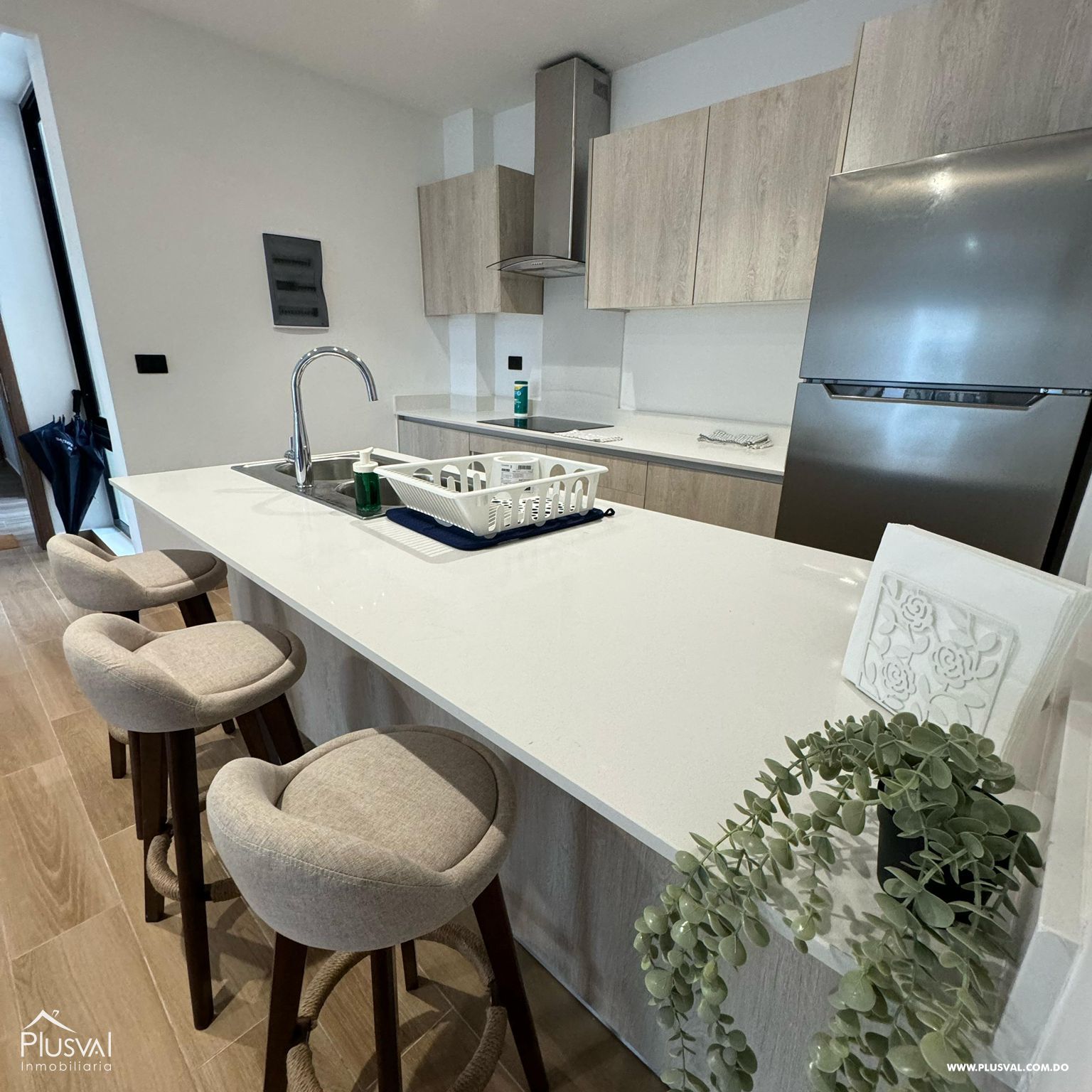 Apartamento amueblado en venta en central park at downtown punta cana con vista a la piscina 344111