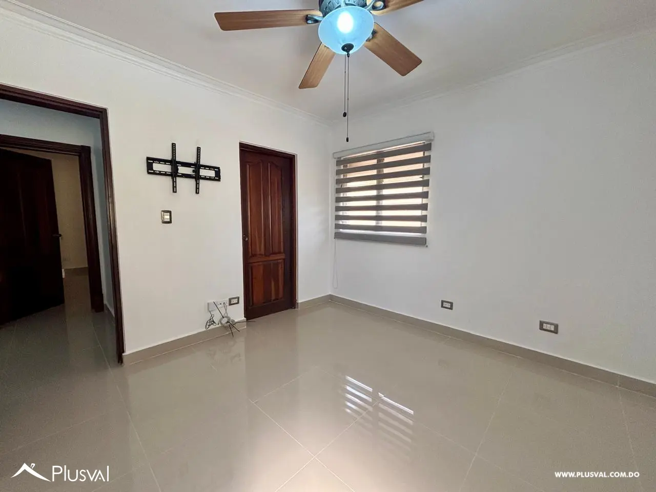 Amplio apartamento en alquiler, ubicado en Las Praderas. 526852