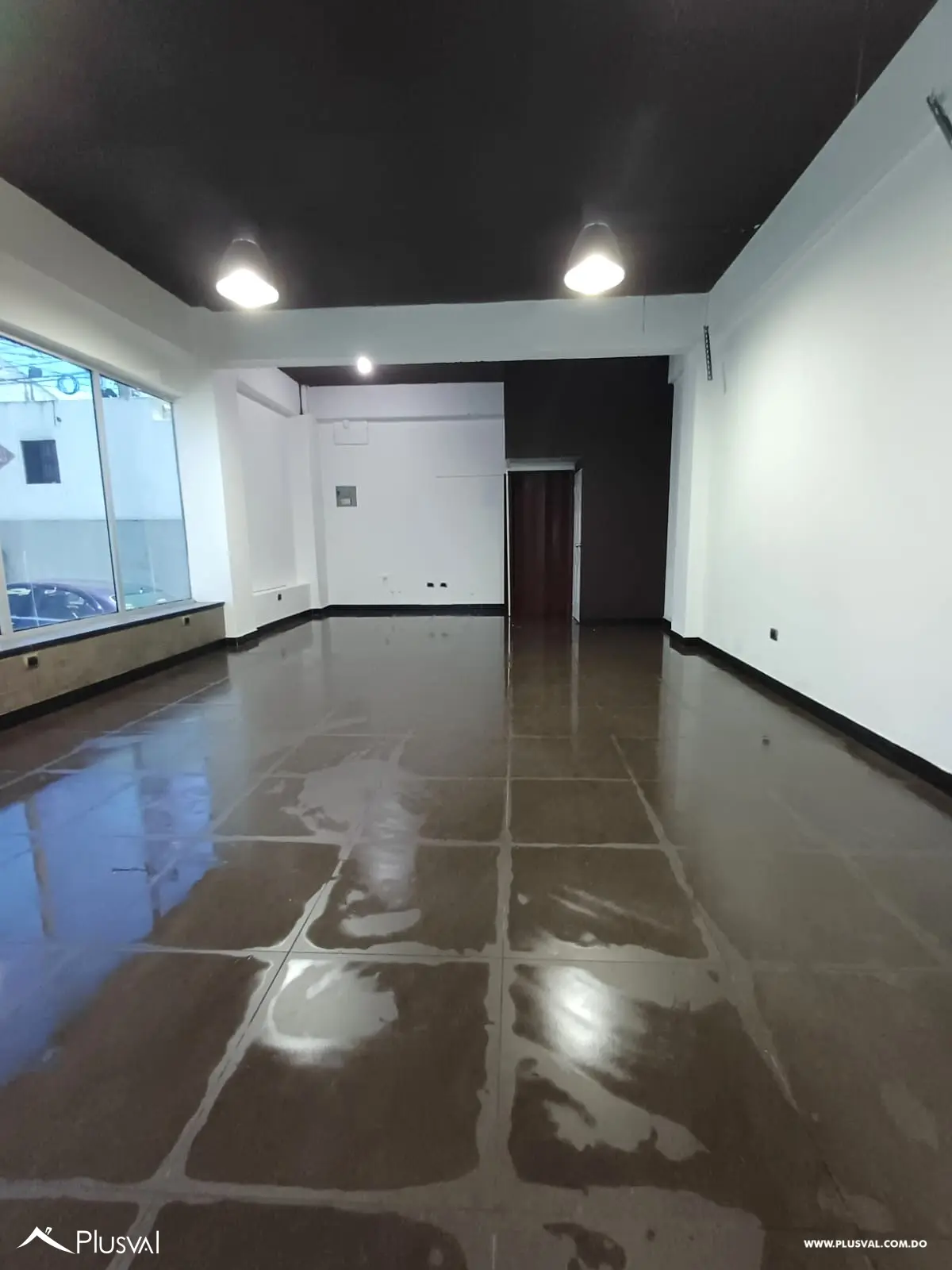 Se vende local comercial en Primer Nivel 516000