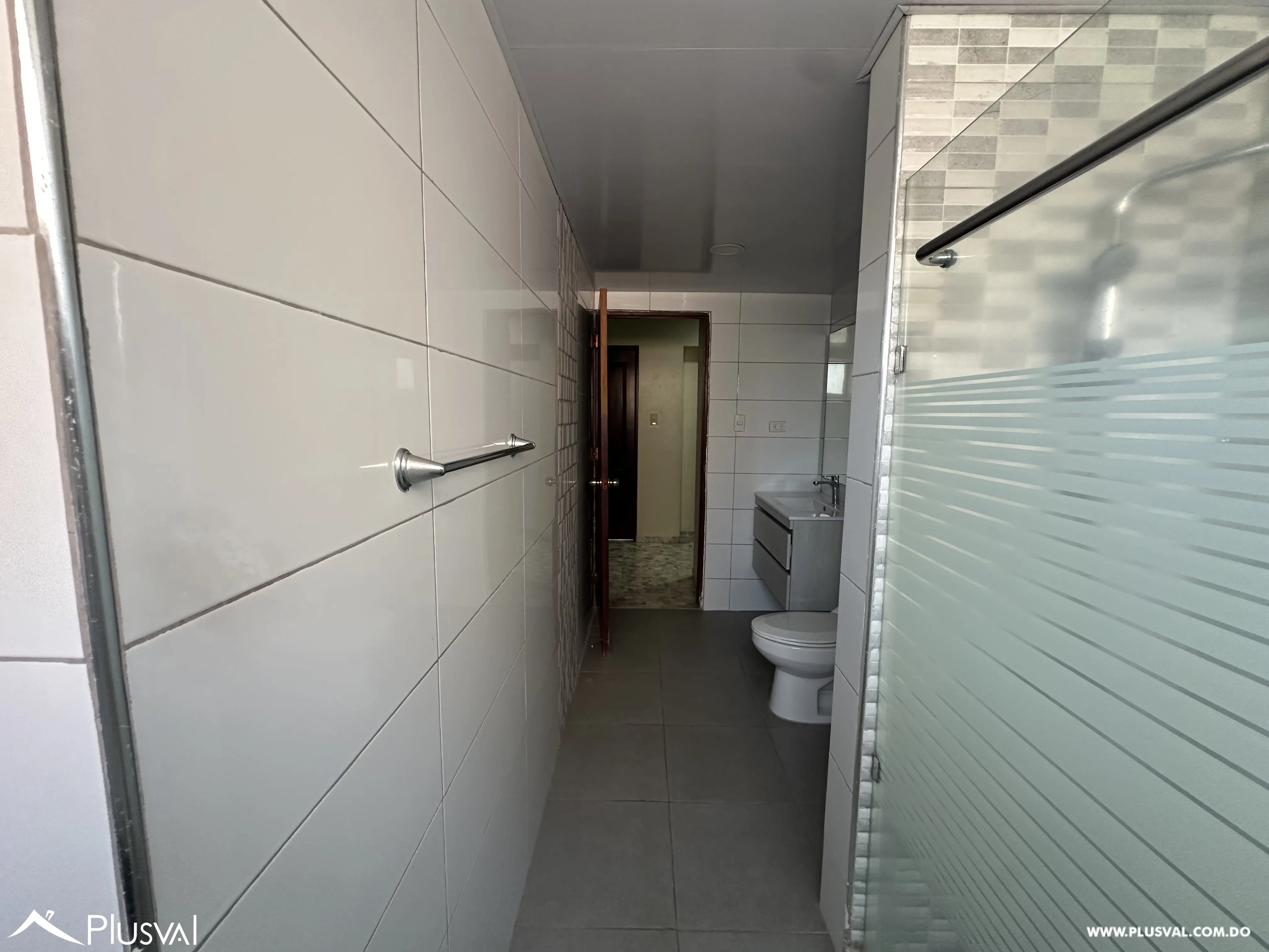 Venta de amplio apartamento, en Naco. 490280