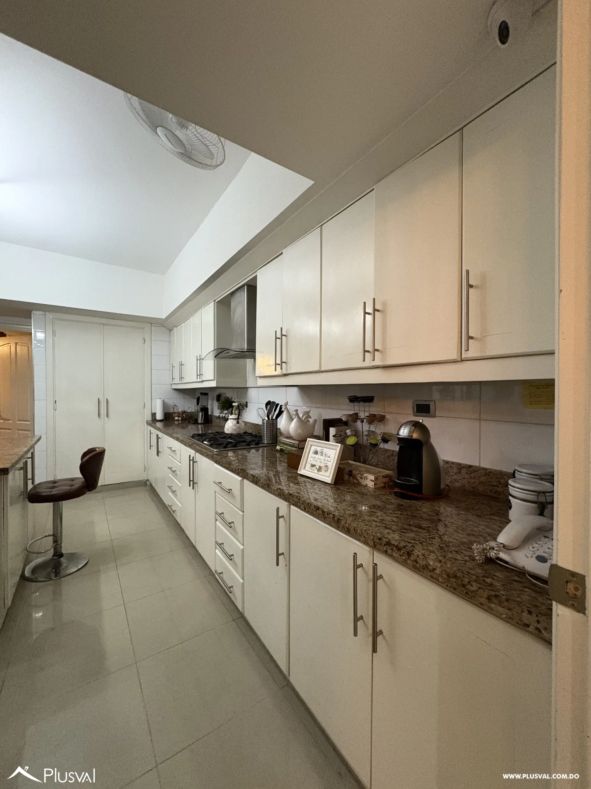 Excelente apartamento en Naco con 5 parqueos y muy buenas áreas sociales 480279