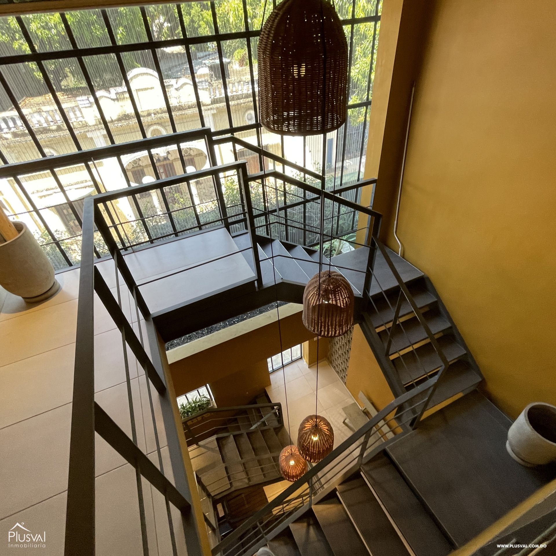 Vive la Historia en la Zona Colonial: Estudio Amueblado Moderno con Terraza 396348