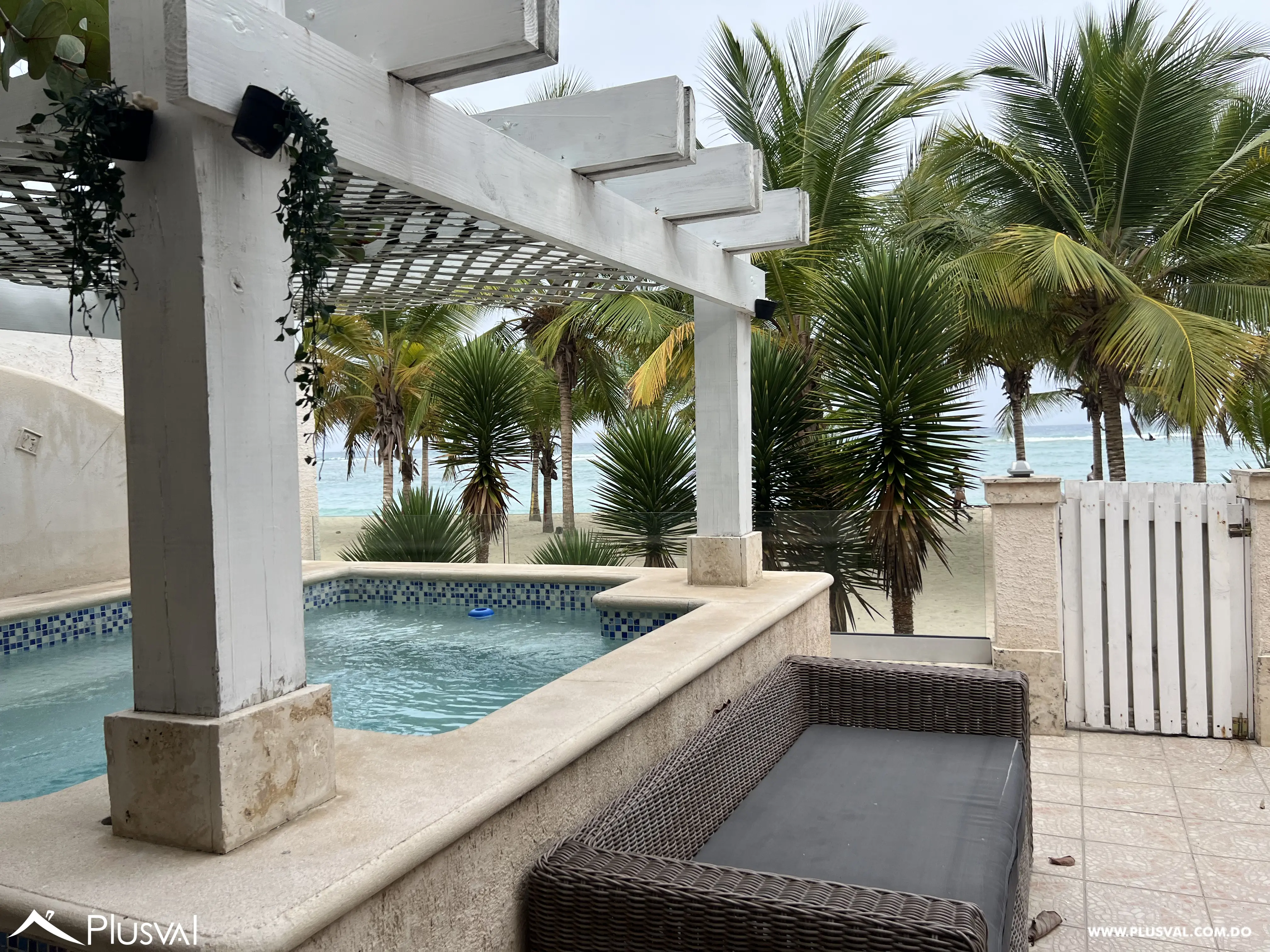 Hermosa villa en Venta en primera línea de playa en Juan Dolio (Guayacanes) 451630