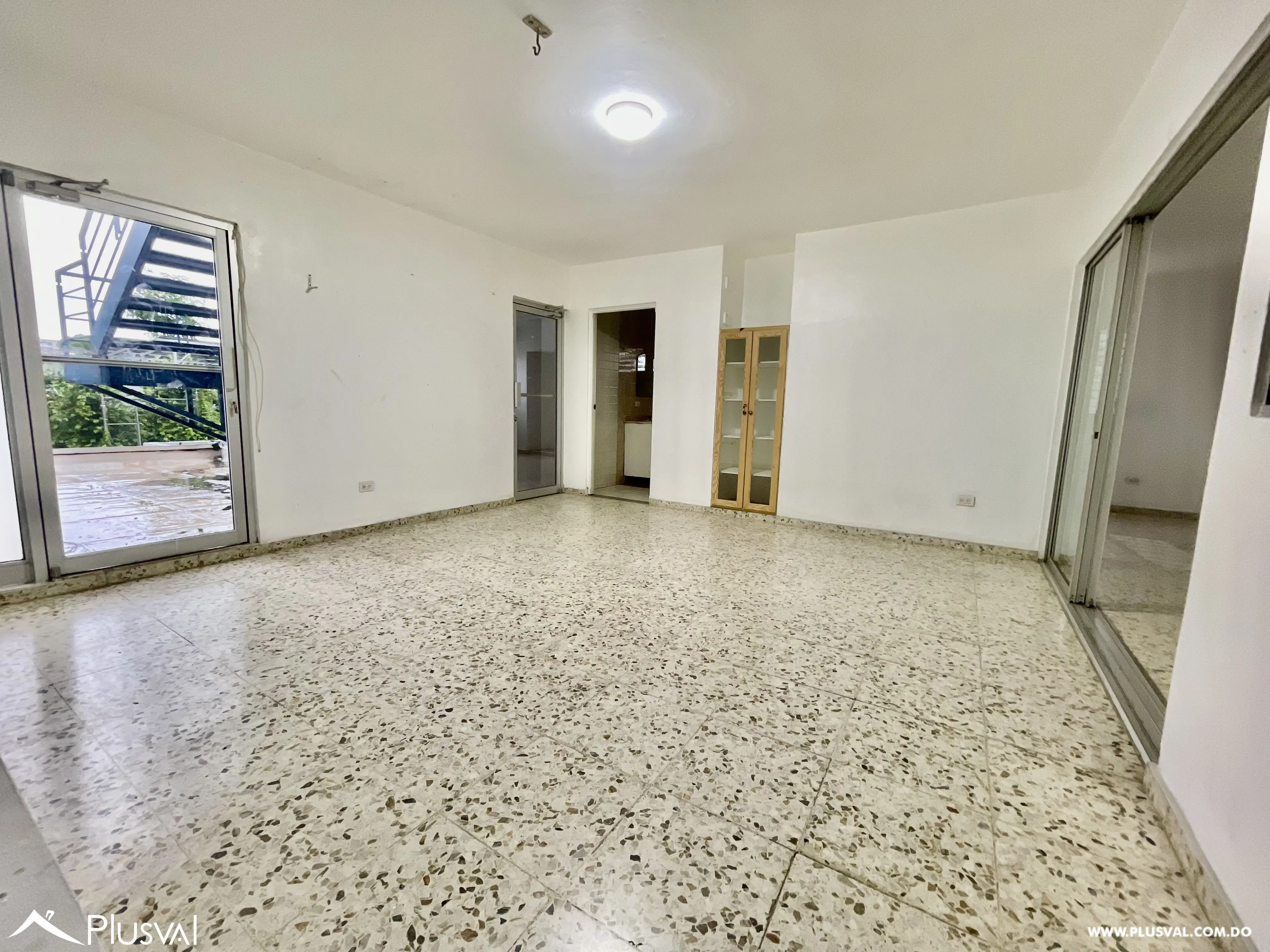 Amplio Local Comercial en el Ensanche Julieta 468545