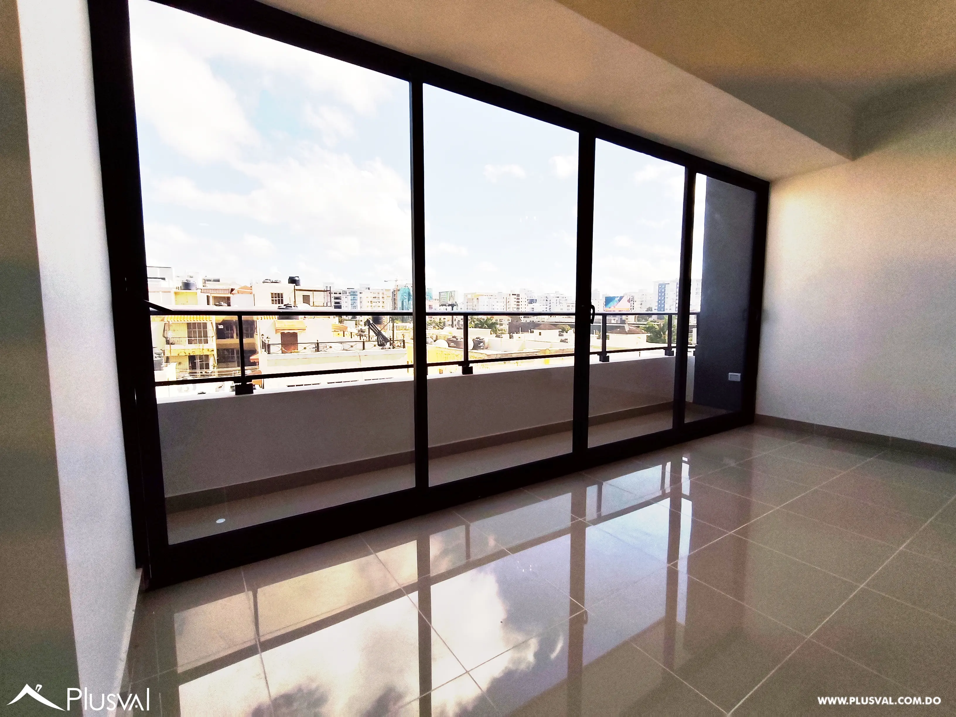 Apartamento de 2 habitaciones  piso alto, vacio en Bella Vista Sur, ideal para vivir o invertir. 517350