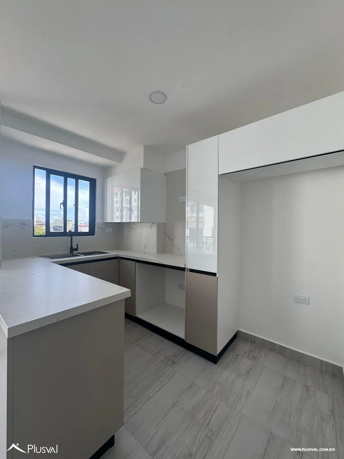 Venta de apartamento de 2 habitaciones en torre de lujo 463257
