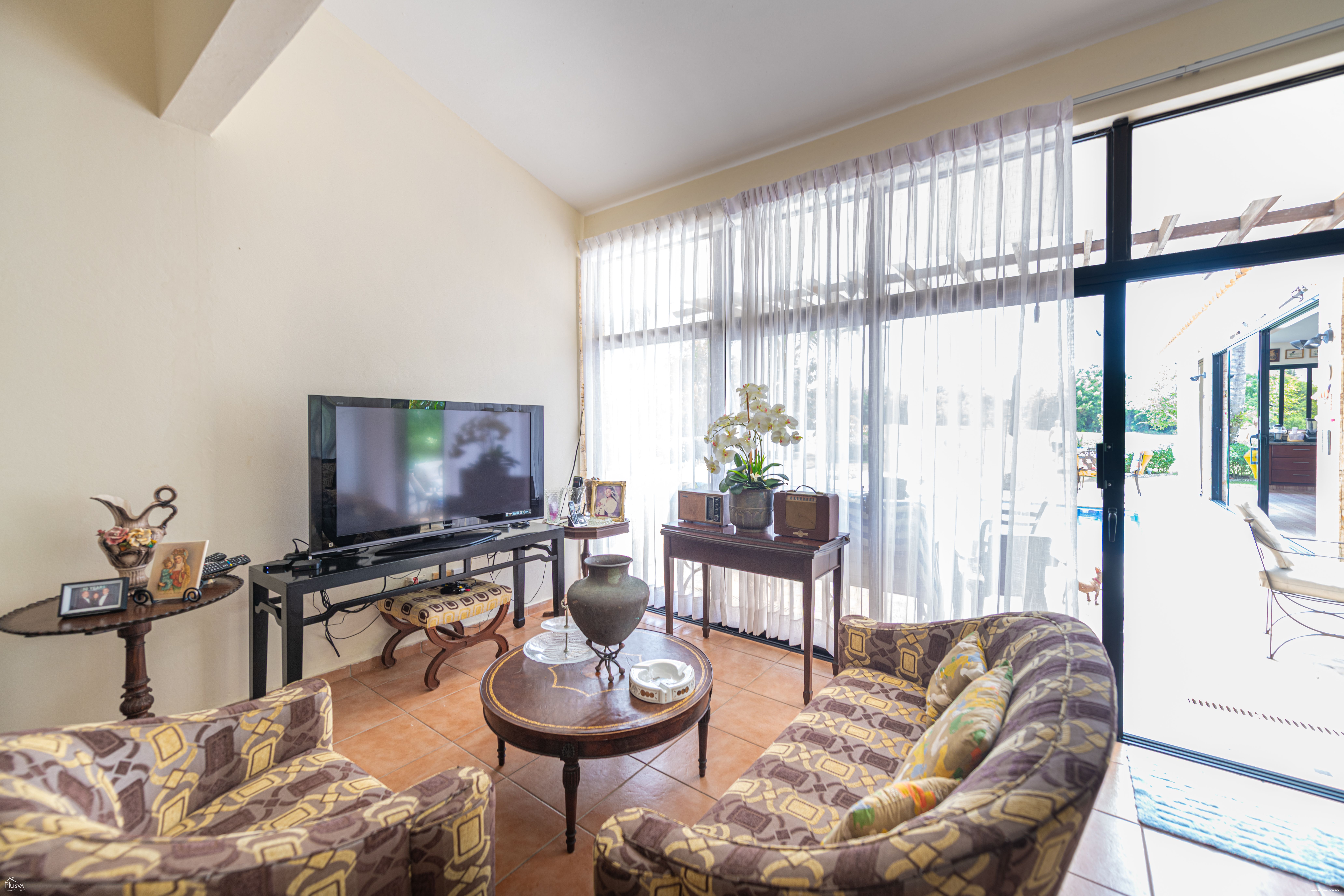 Villa en venta en metro Country Club con piscina privada y vista al campo de golf 456520
