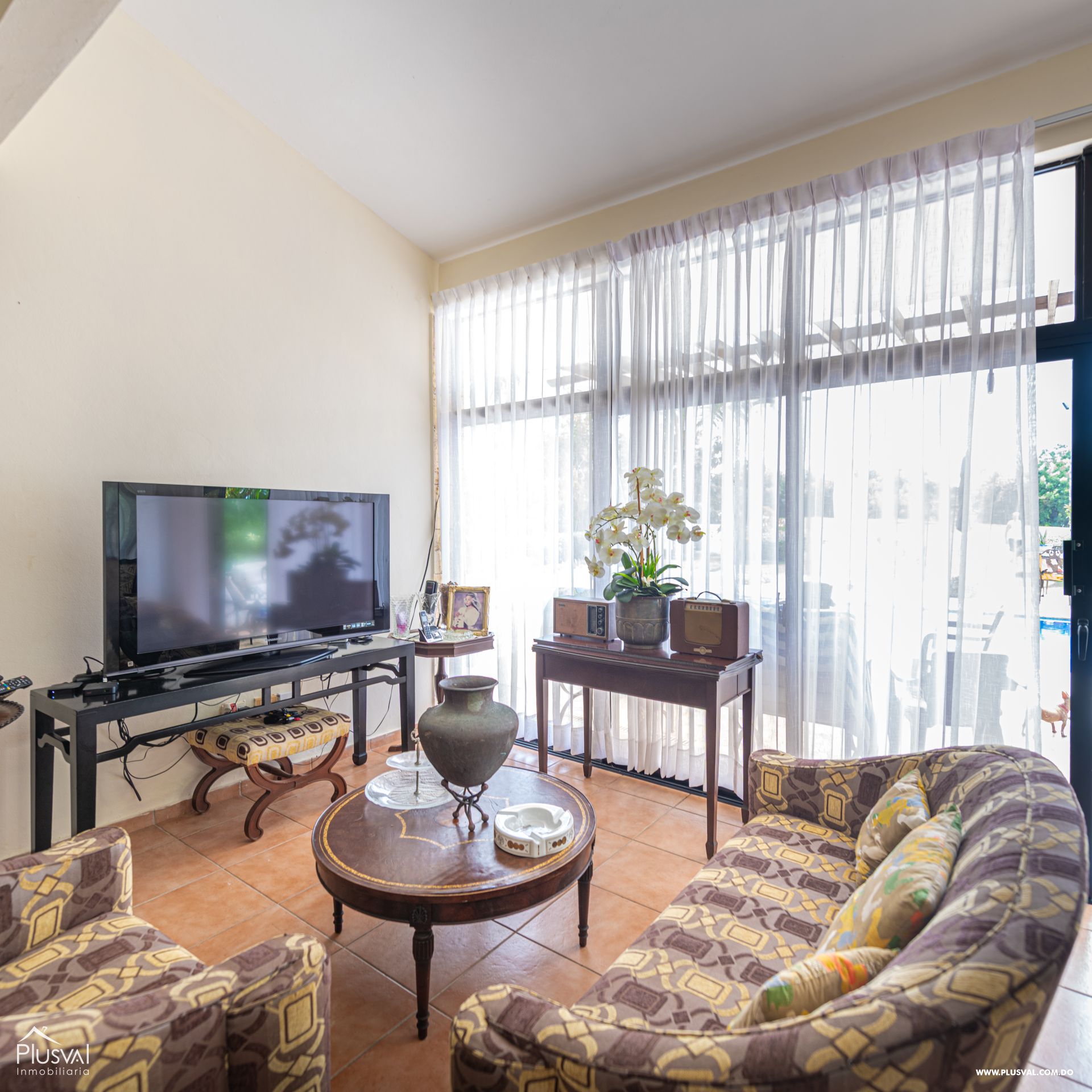 Villa en venta en metro Country Club con piscina privada y vista al campo de golf 456520