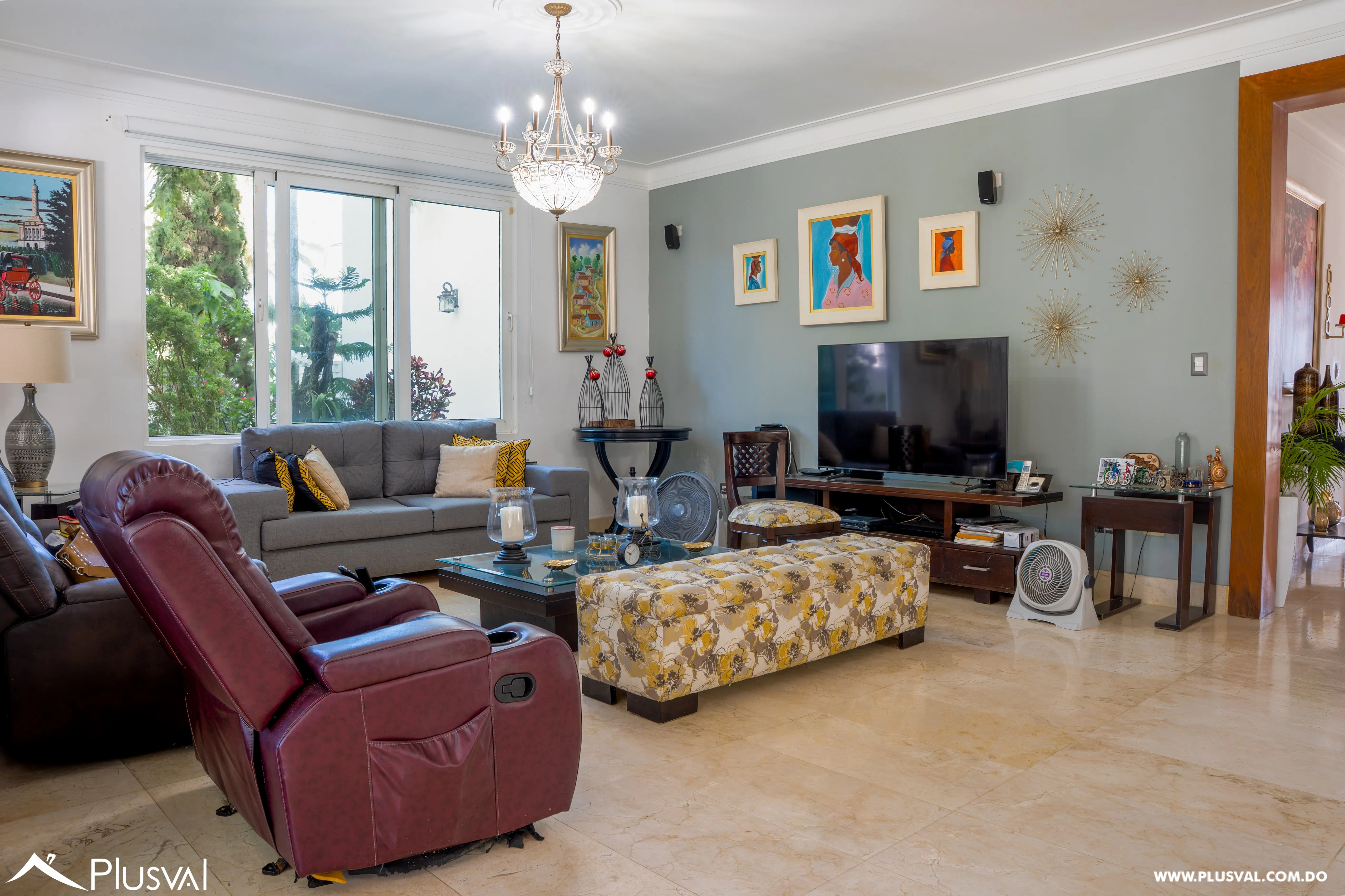 Exclusiva Casa de Dos Niveles en Venta con Piscina y Patio 522152