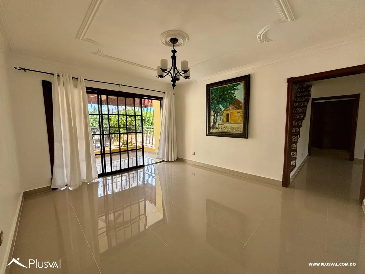 Amplio apartamento en alquiler, ubicado en Las Praderas. 526843