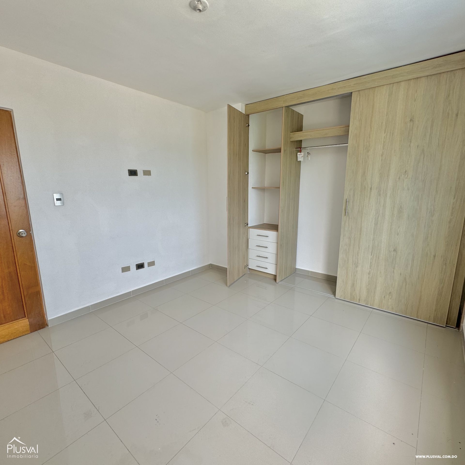 Amplio Apartamento en Alquiler nuevo en Colinas del Arroyo 434789
