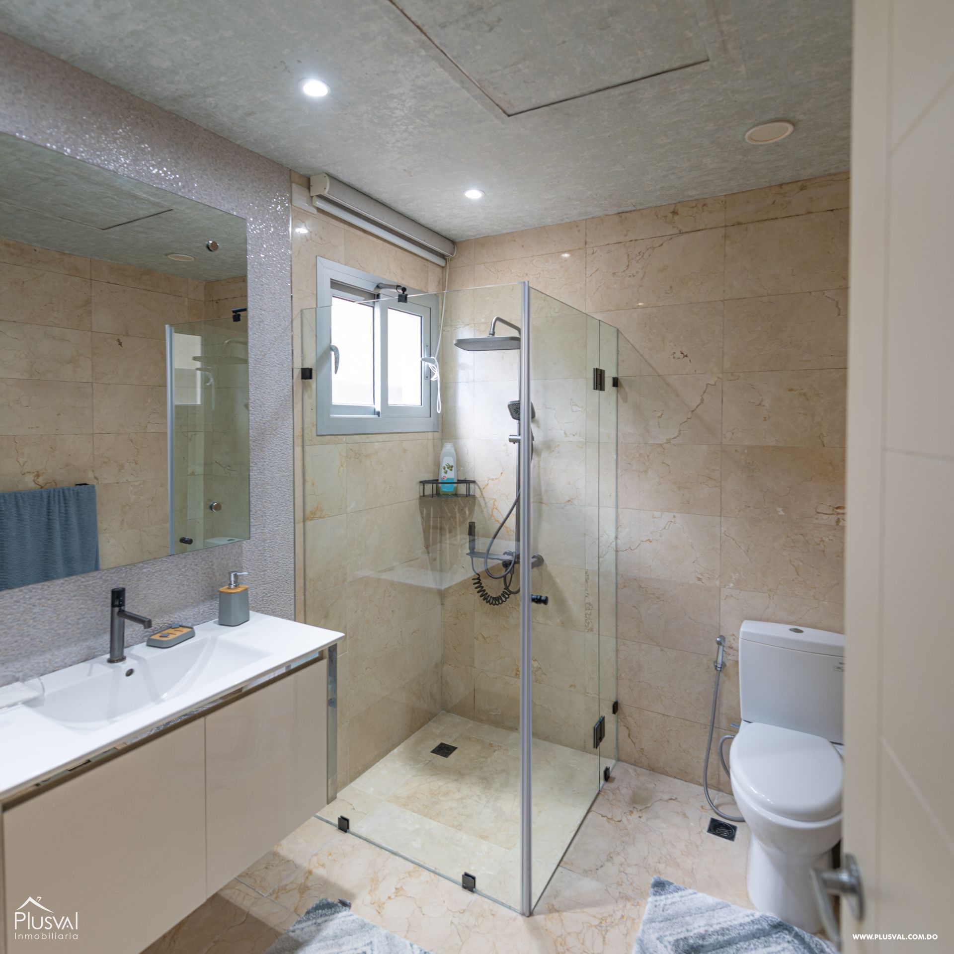Apartamento Amueblado de Lujo con Terraza y 3 Hab. en Piantini 447579