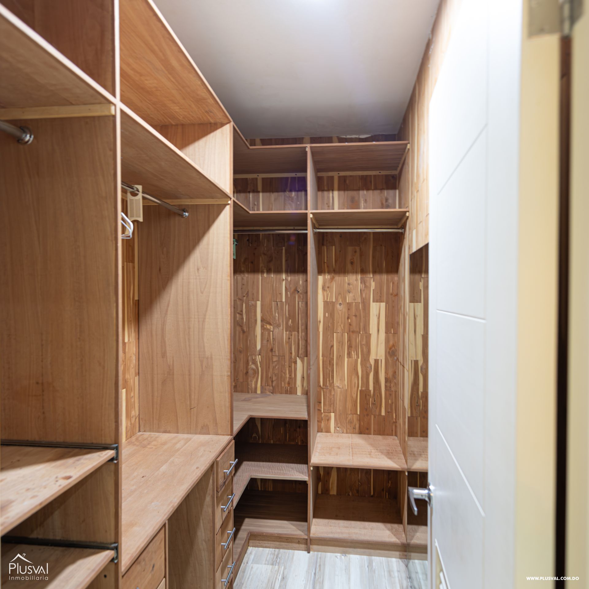 Apartamento Amueblado de Lujo con Terraza y 3 Hab. en Piantini 447574