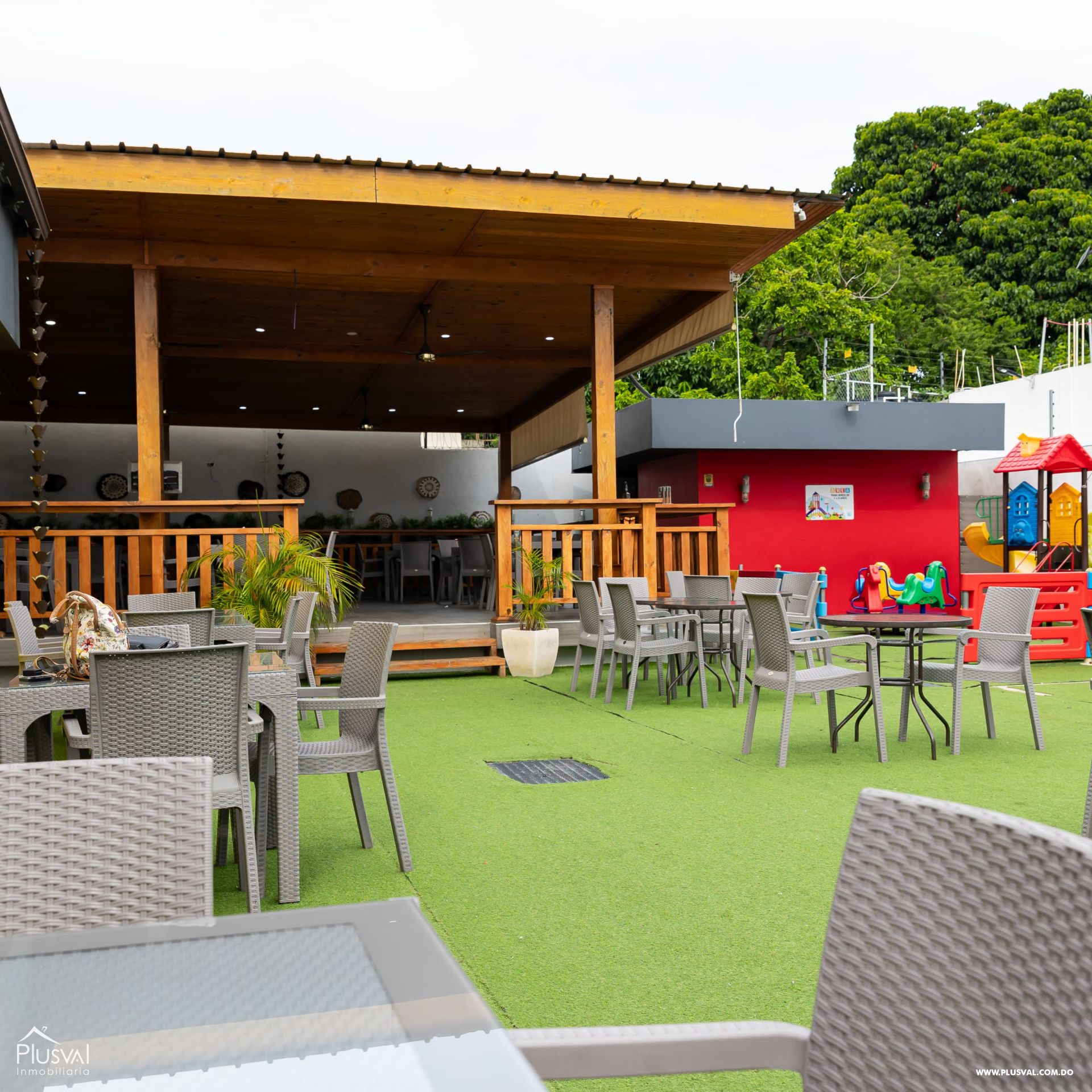 Restaurante en funcionamiento, de venta  en La Vega 420098
