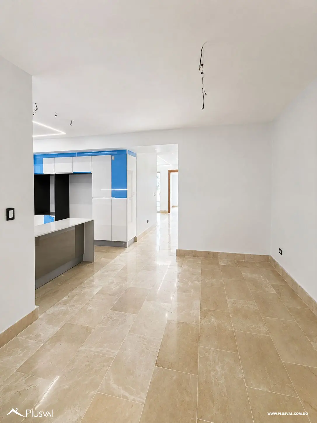 Apartamento en venta de 3 habitaciones, 3 parqueos y estudio y family en Los Cacicazgos 507985