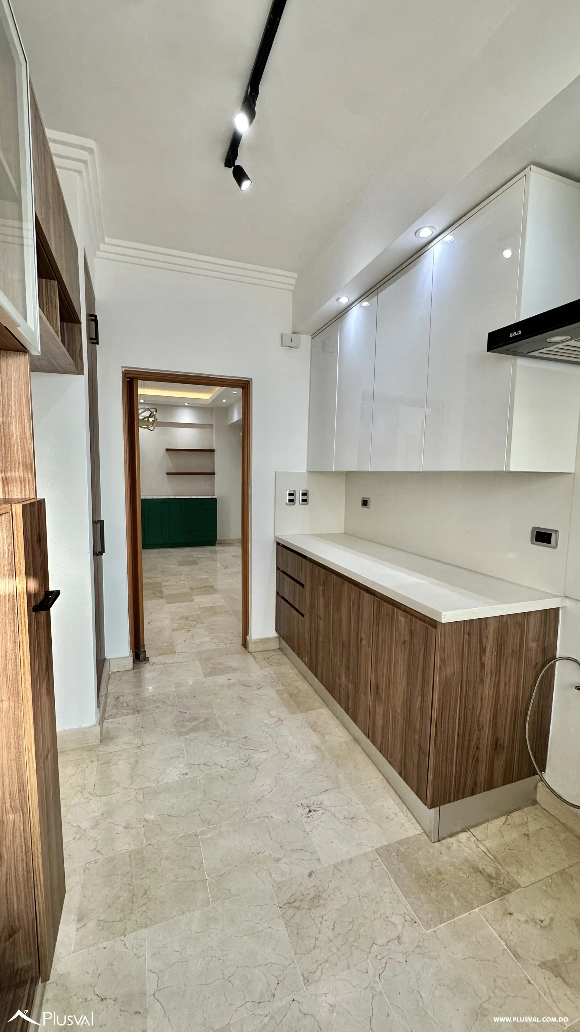 Apartamento en Alquiler en Naco 3 Habitaciones Cerca del Parque La Arboleda 517326