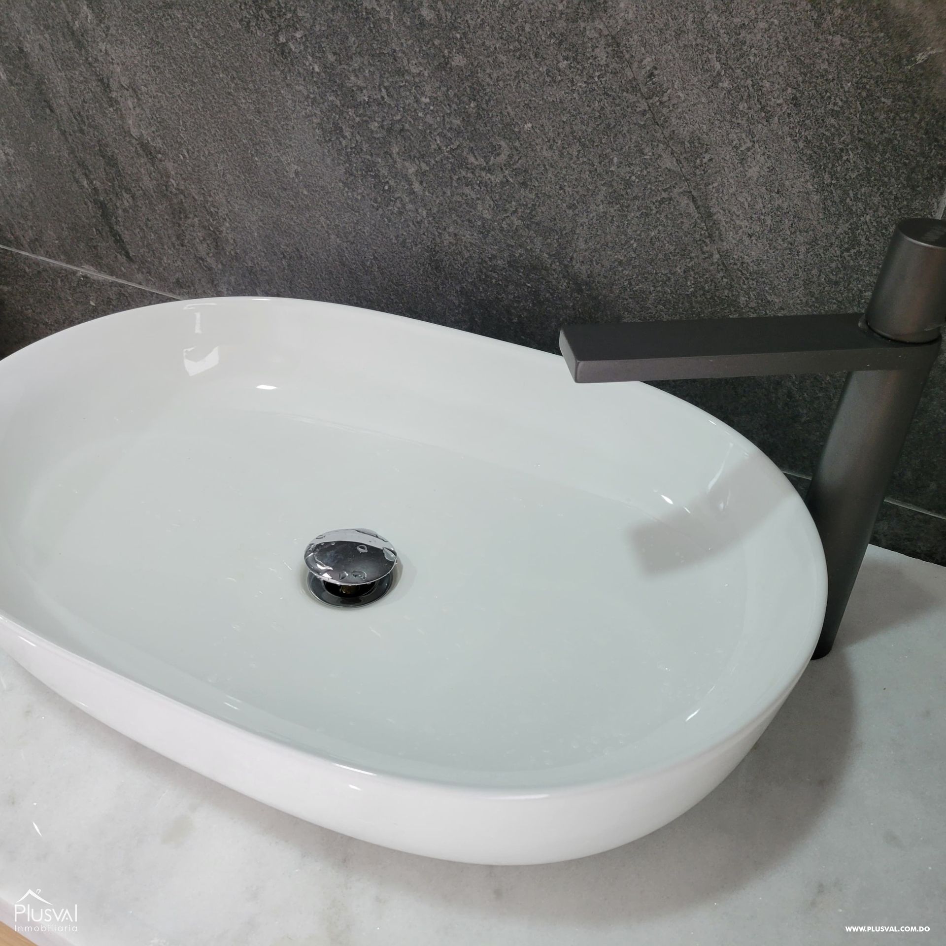 Exclusivo proyecto residencial en venta en la urbanización Thomén 382712