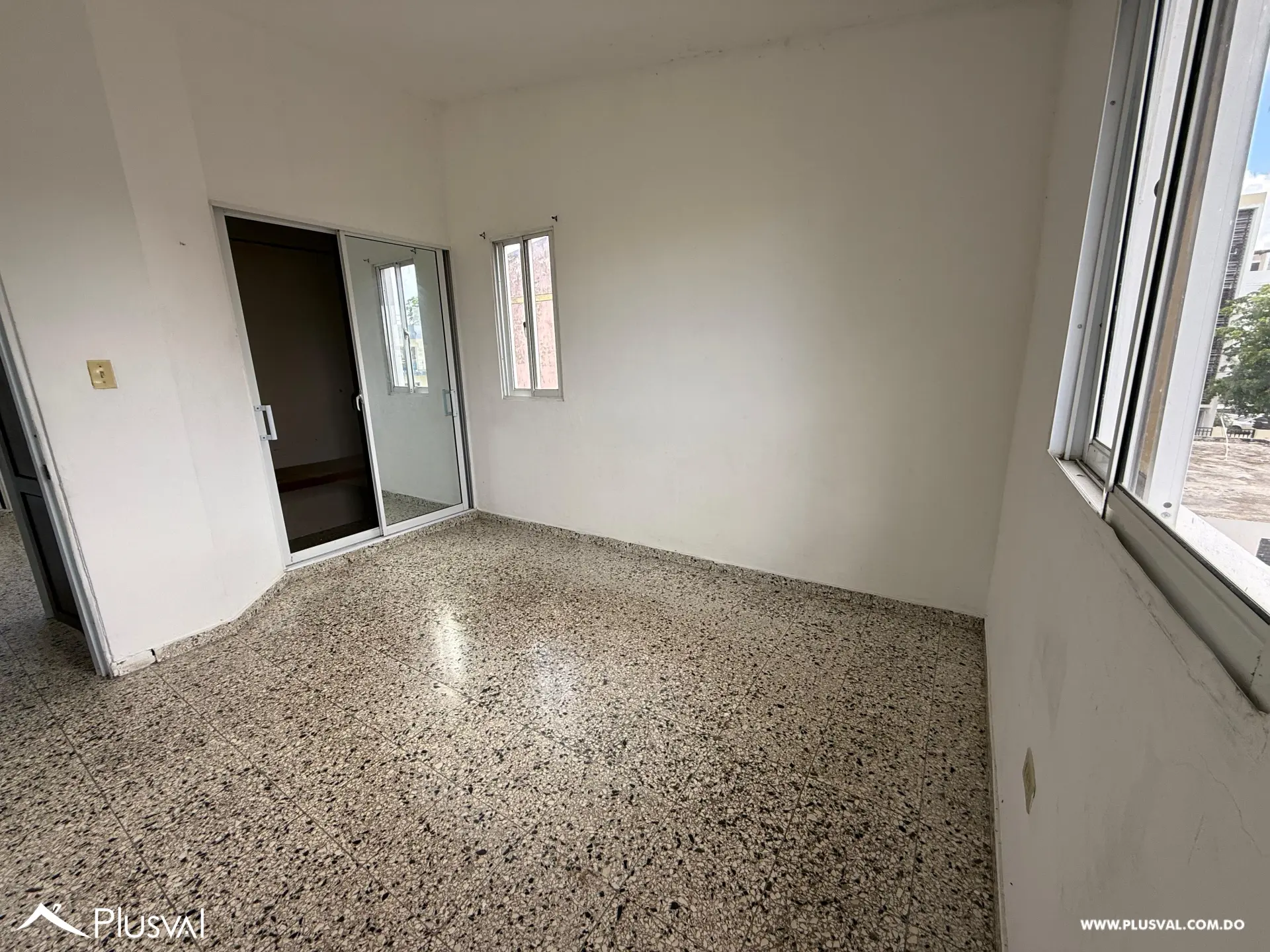 Apartamento tercer nivel en residencial para venta 464125