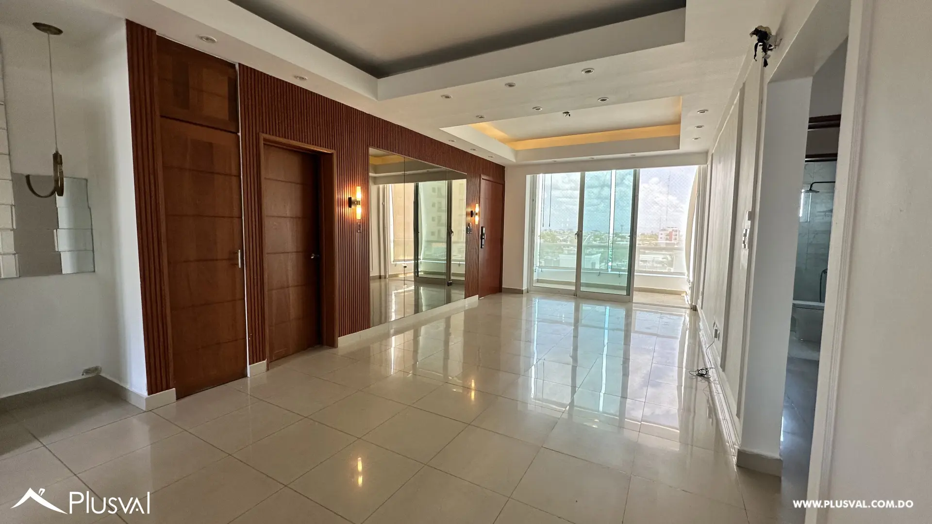 Apartamento en Venta de 3 Habitaciones en Evaristo Morales con 2 Parqueos 518289