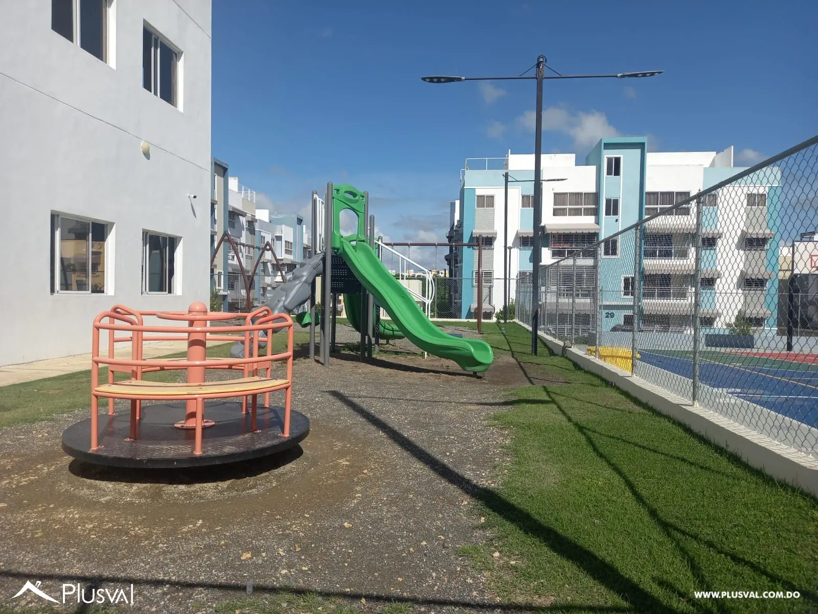Apartamentos en alquiler cerca de la Av. República de Colombia 452105