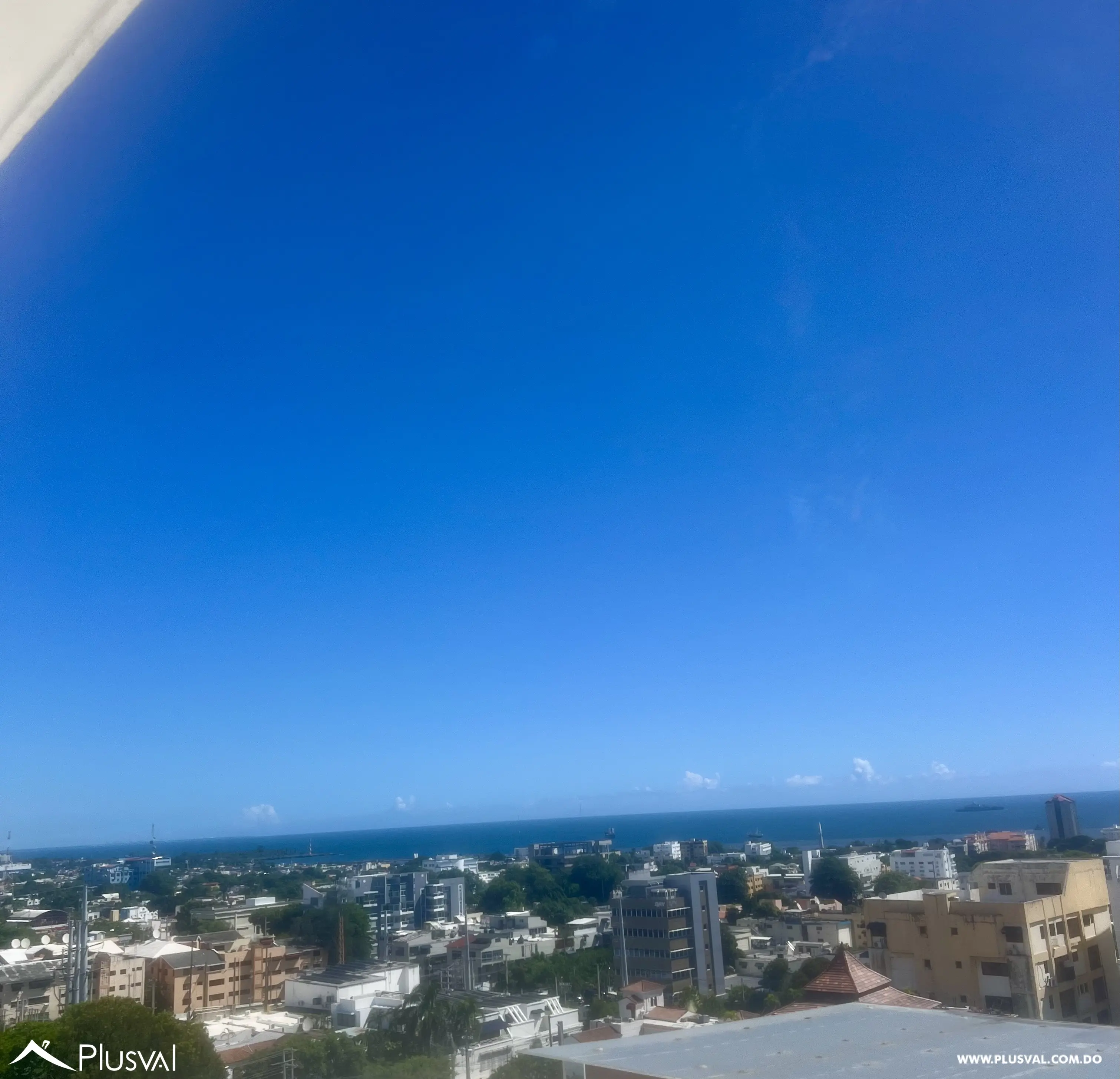 Alquiler con línea blanca incluida en Gazcue. 471305