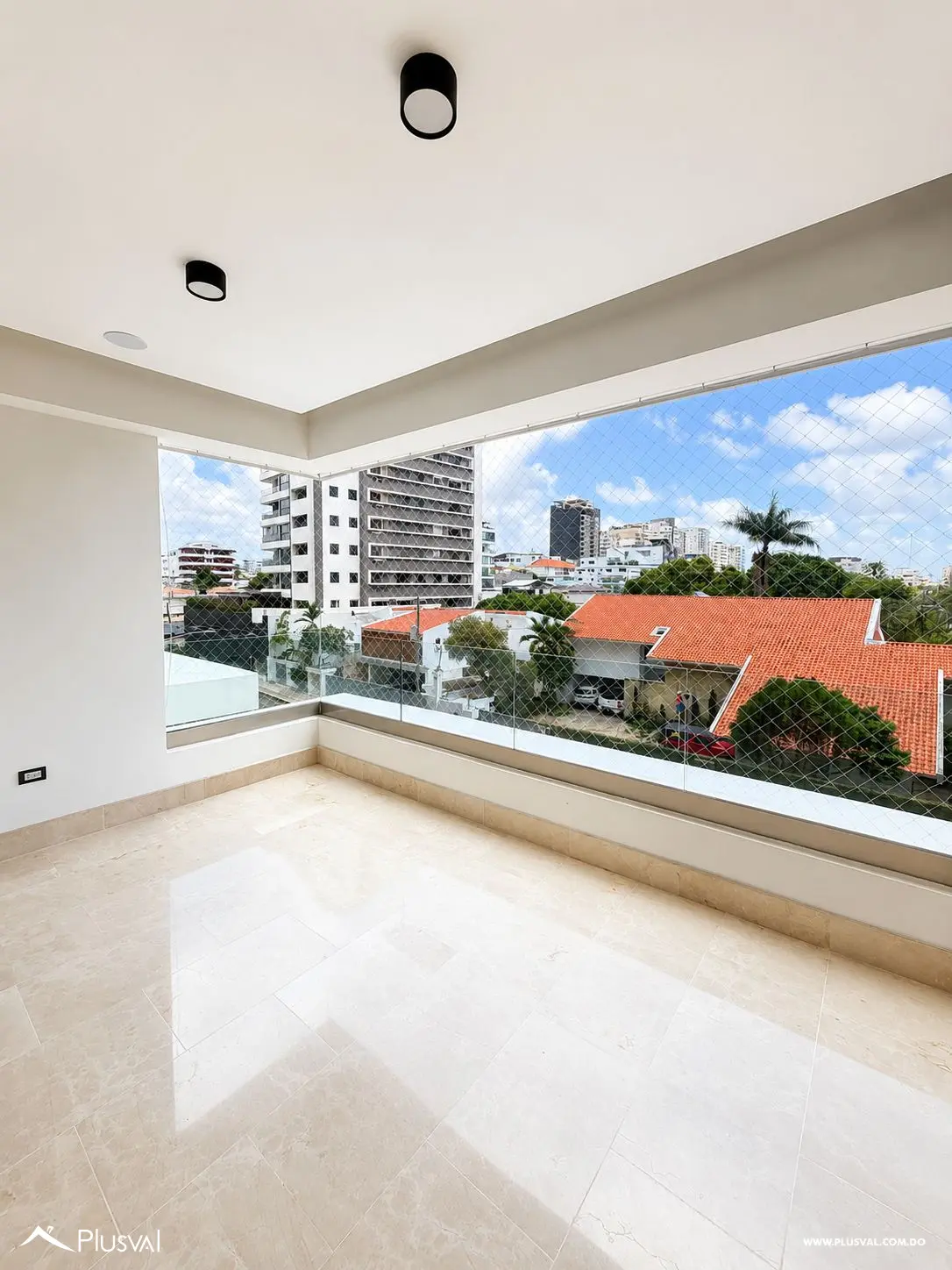 Apartamento en venta de 3 habitaciones, 3 parqueos y estudio y family en Los Cacicazgos 507979