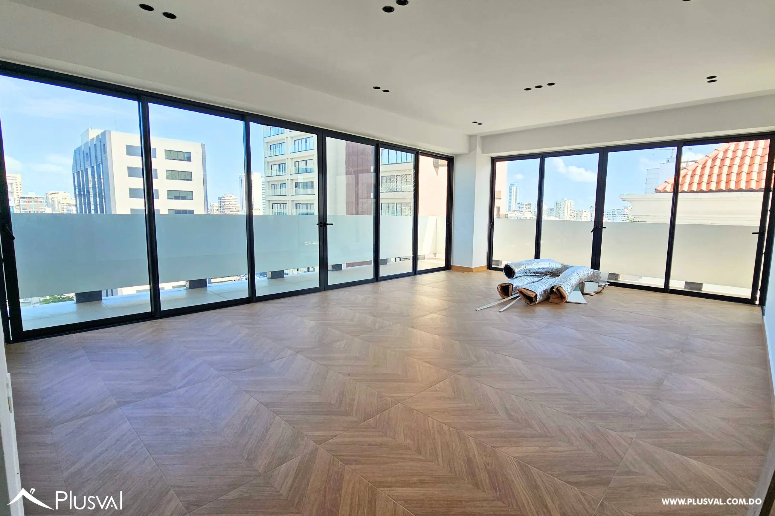 Apartamento en alquiler piso alto en Piantini 477549