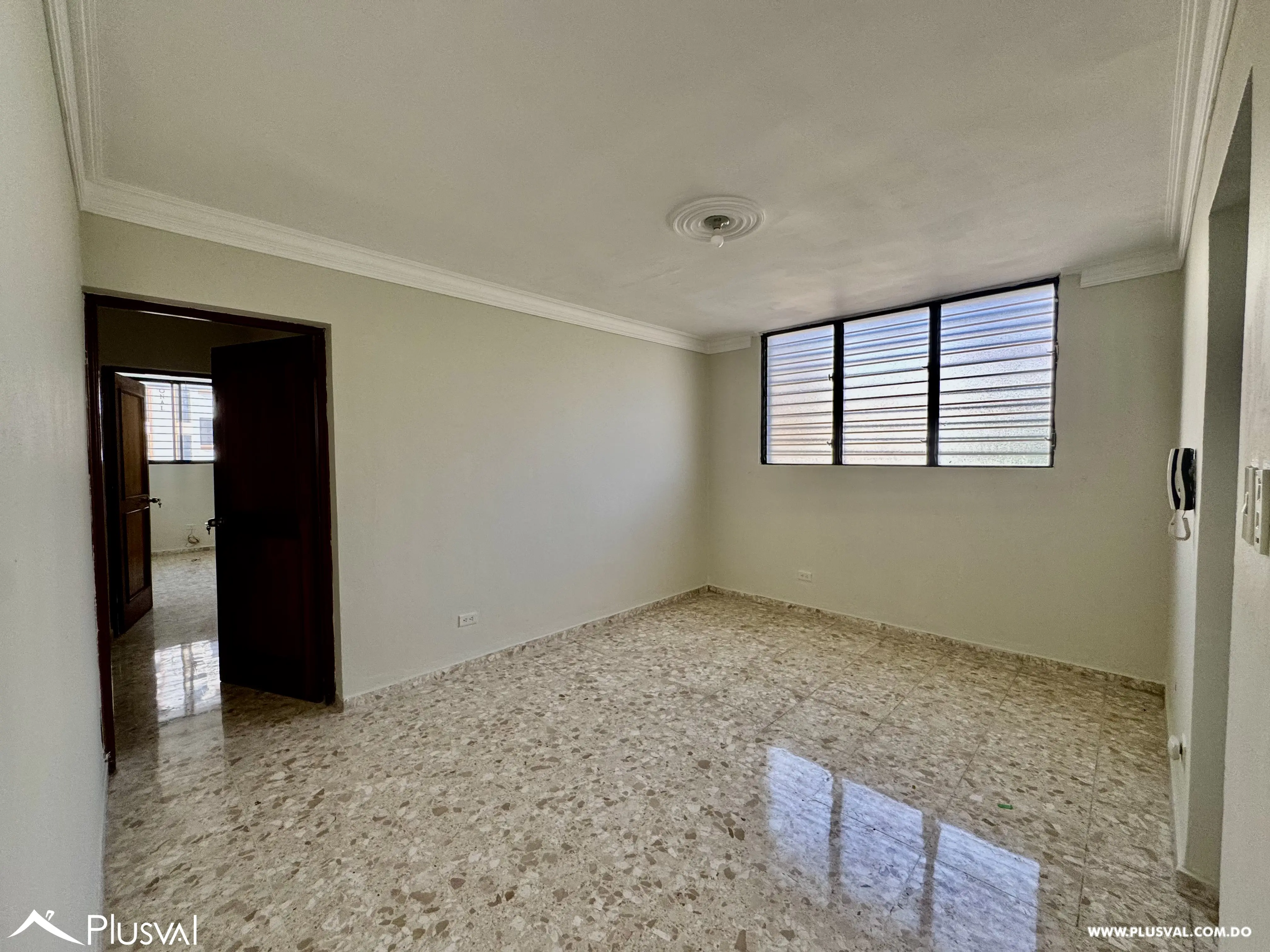 Alquilo Amplio Apto Clásico en Naco 494284