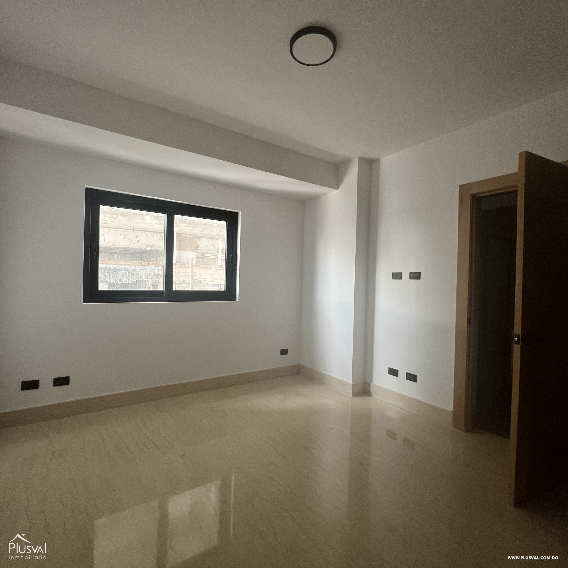 Alquilo apartamento con vista en piso alto 416095