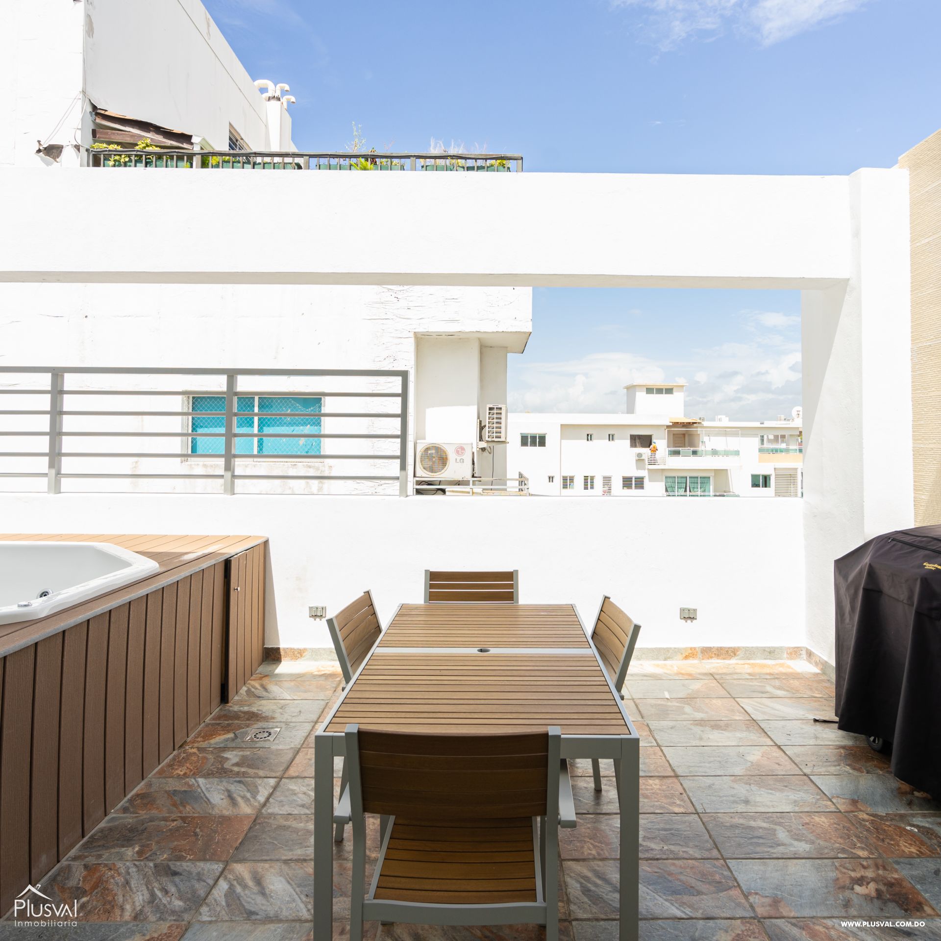 Apartamento en Alquiler Evaristo Morales con Línea Blanca 209408