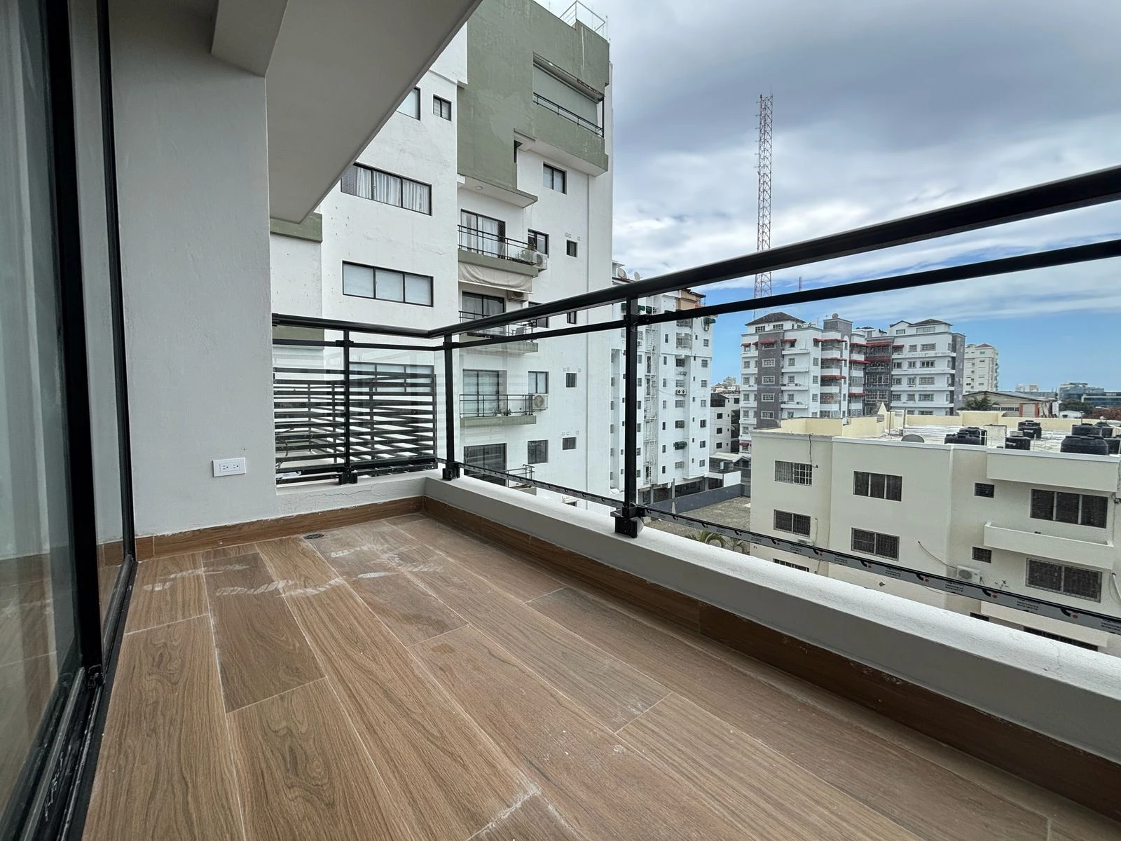 Alquiler de apartamento de 2 habitaciones en torre de lujo 444190