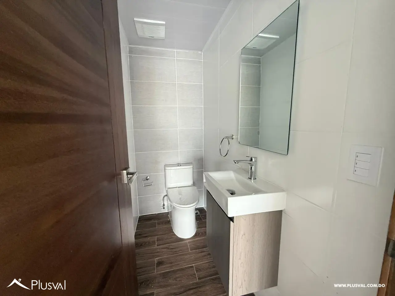 Apartamento de 2 Habitaciones en Evaristo Morales, Santo Domingo 534112