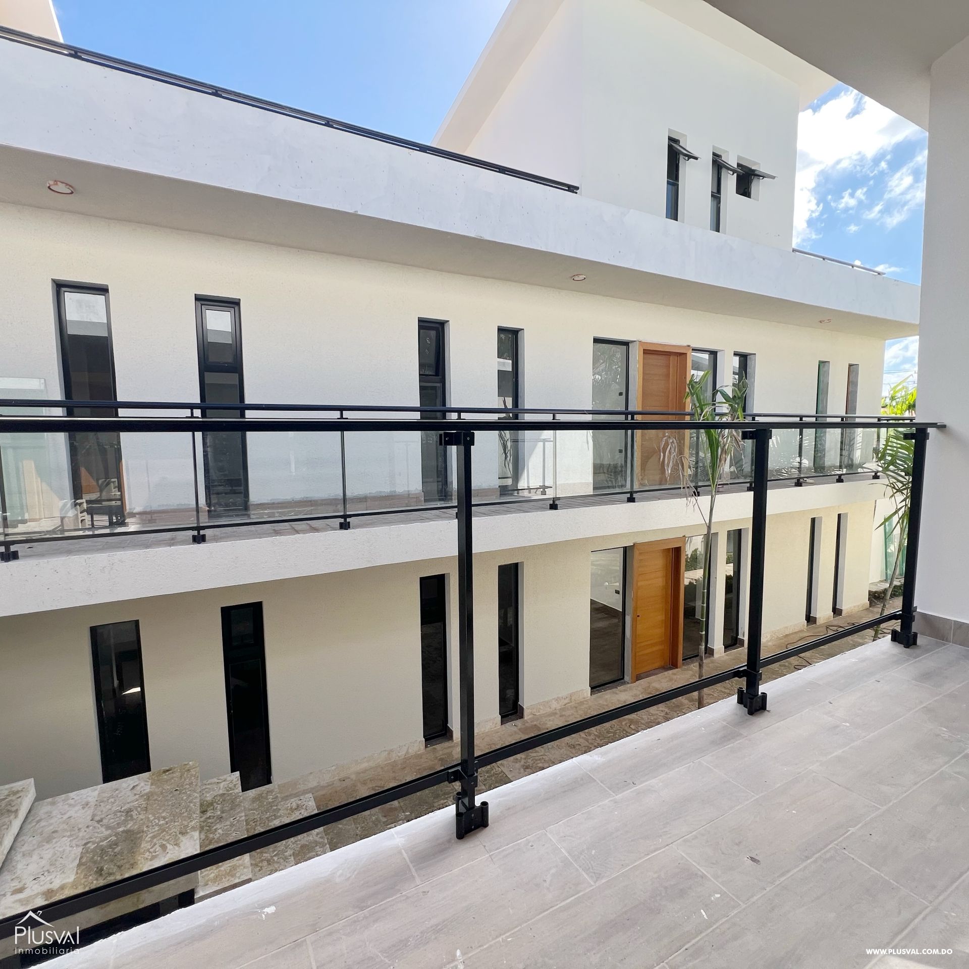 Apartamento de 3 habitaciones con balcón, parqueo y acceso a playa 400496