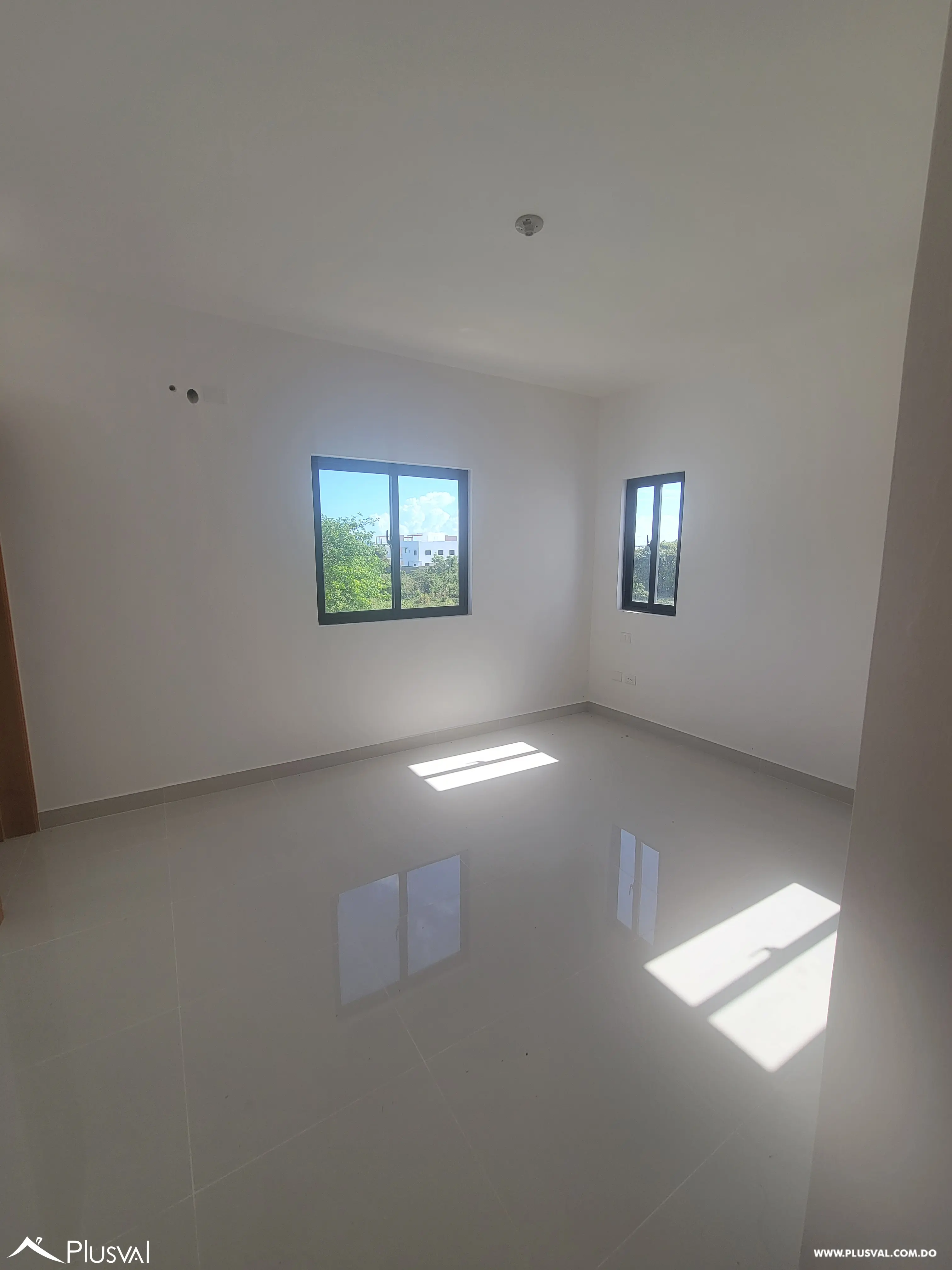 AMPLIA VILLA DE 3 HABITACIONES CON PISCINA Y PATIO EN SECTOR DEL DOWTOWN PUNTA CANA 499575