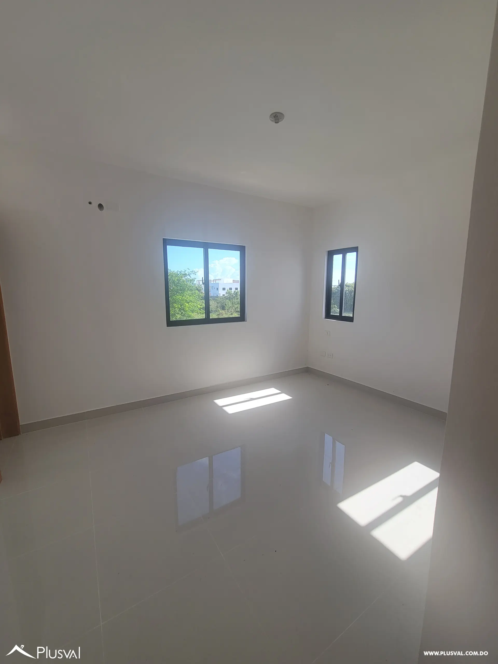 AMPLIA VILLA DE 3 HABITACIONES CON PISCINA Y PATIO EN SECTOR DEL DOWTOWN PUNTA CANA 499575
