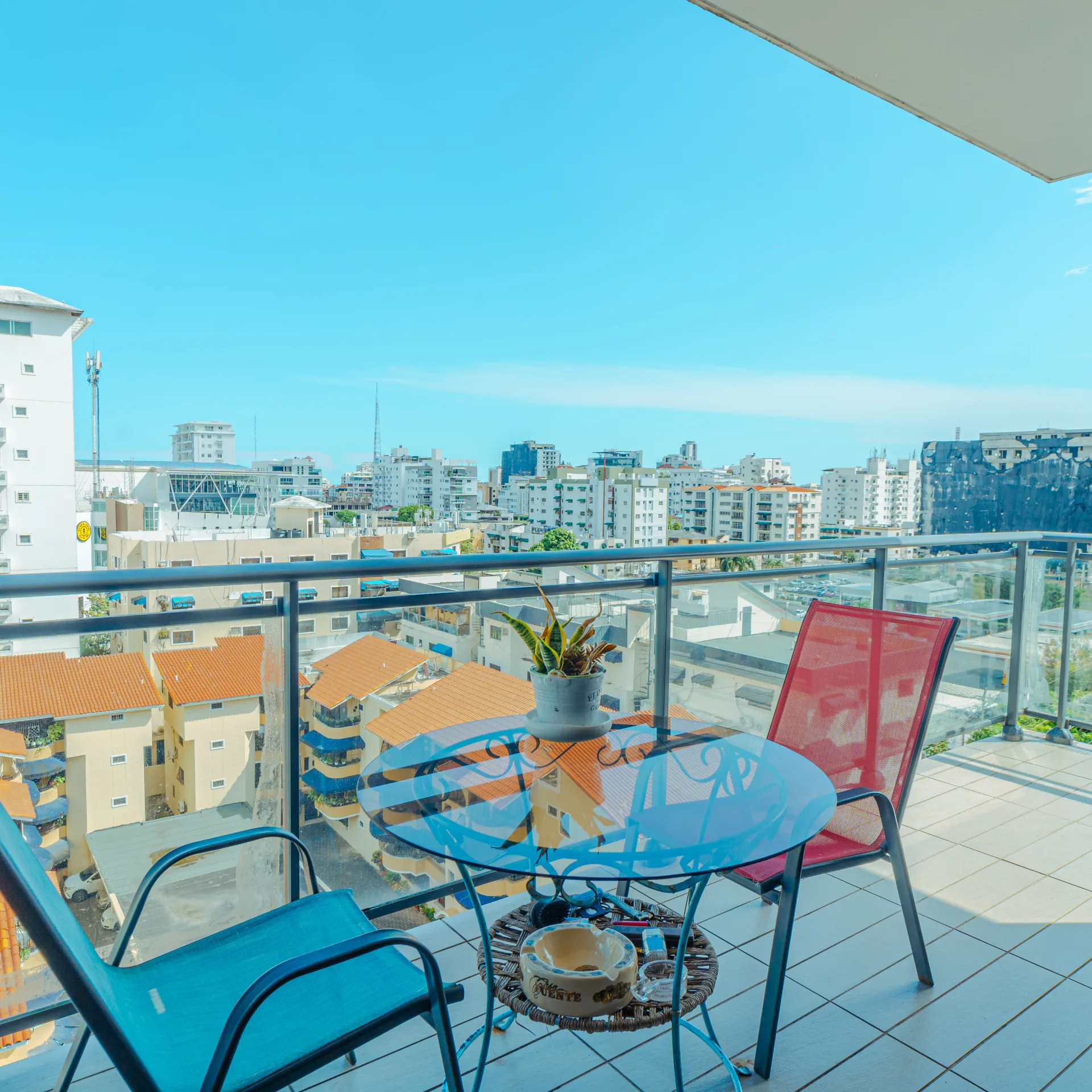 Pent-house con terraza privada y 3 parqueos en Evaristo Morales 435838
